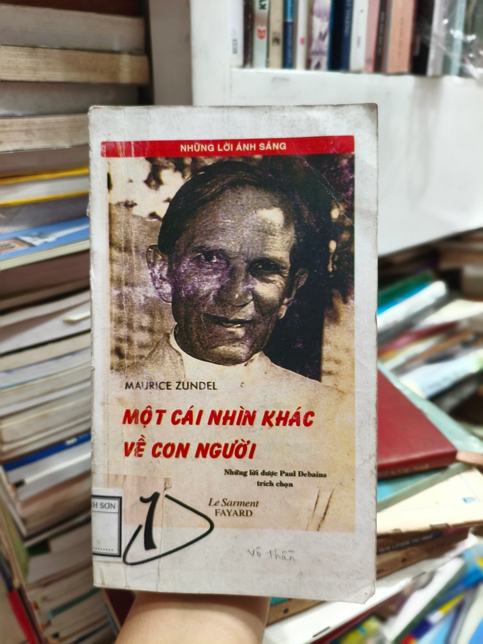 Một cái nhìn khác về con người 🌱 by  - Sách Book Cover - Ngọc Hiển Books