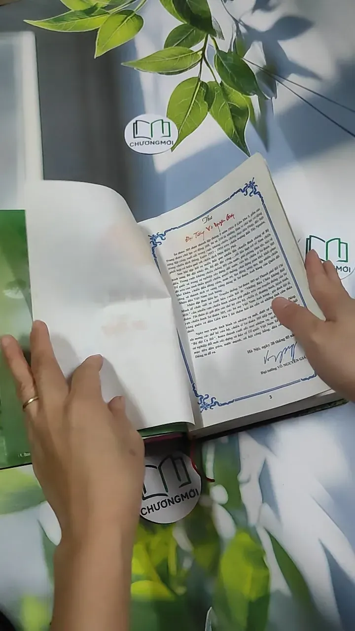 [MIỄN PHÍ BỌC SÁCH] Những Bàn Chân Không Mỏi 1: Ra Trận (Truyện Ký) 750805