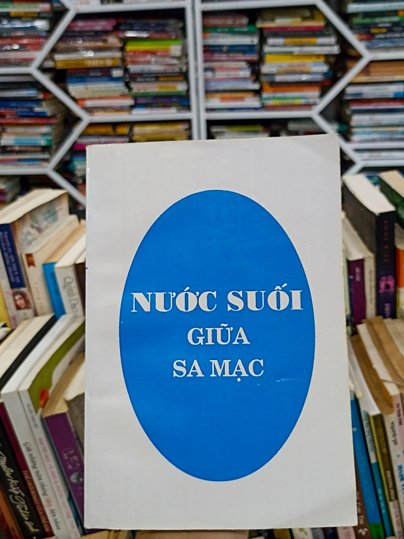 Nước Suối Giữa Sa Mạc 🌻 by  - Sách Book Cover - Ngọc Hiển Books