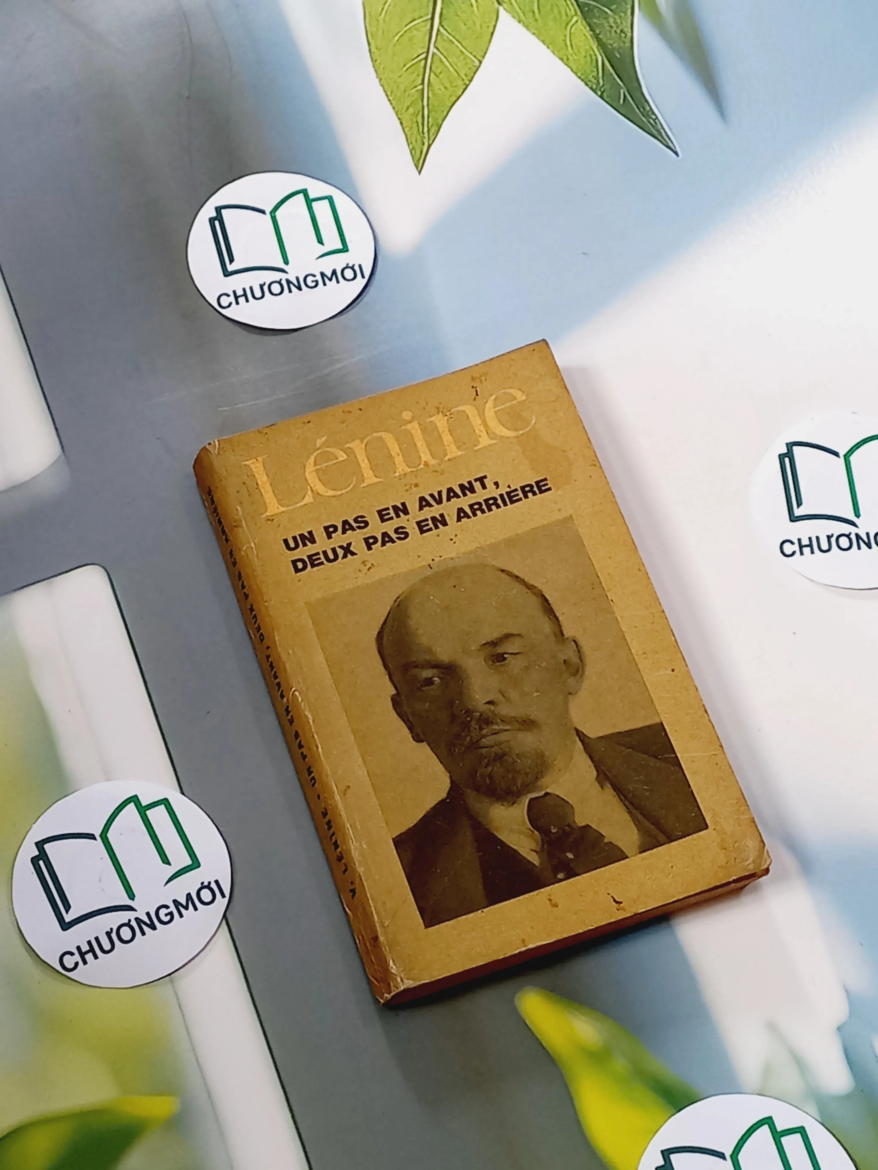 [MIỄN PHÍ BỌC SÁCH] [XƯA] Un pas en avant, deux pas en arrière (1970) - V. Lénine
