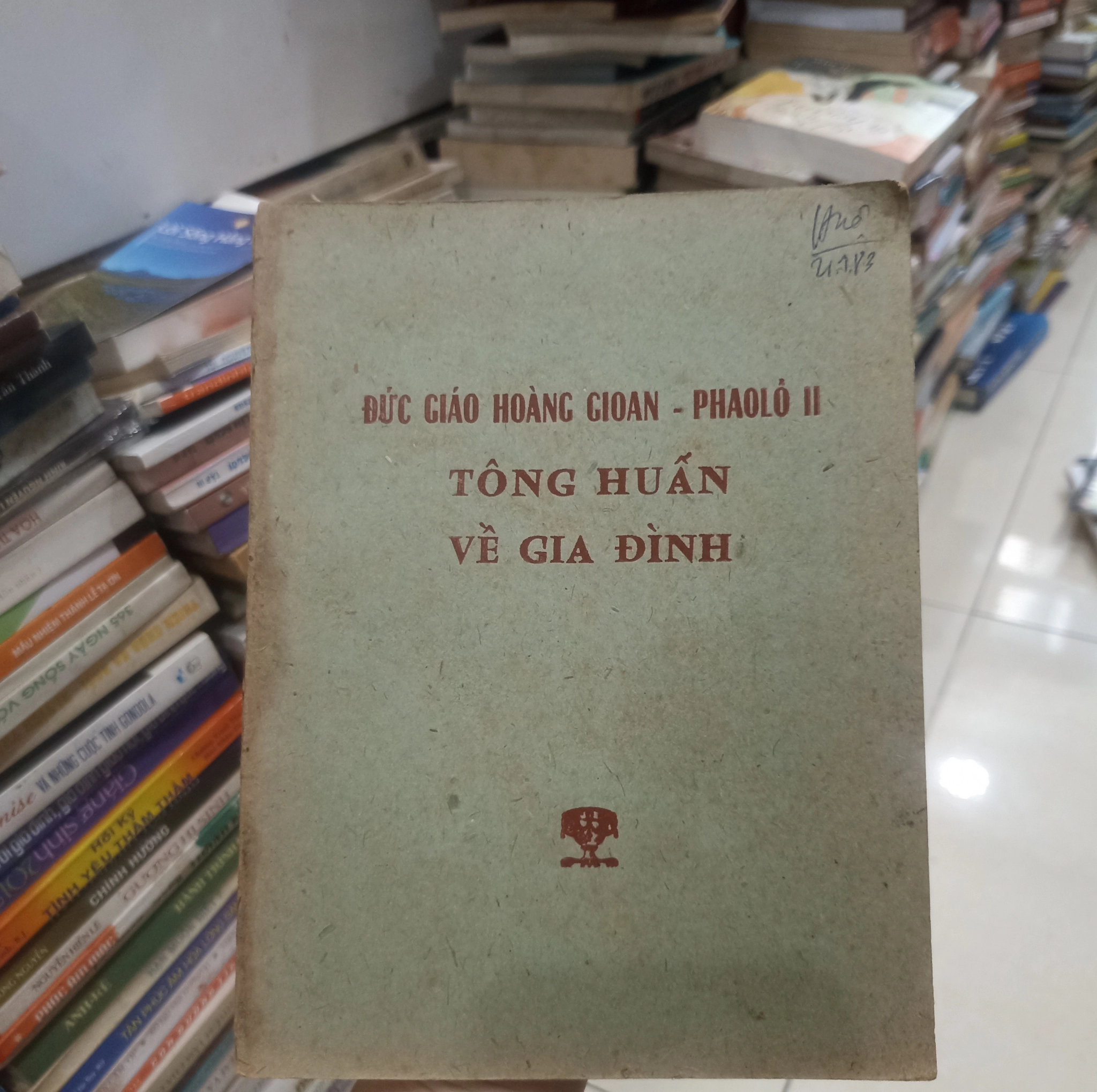 Tông huấn về gia đình - ĐGH Gioan Phaolô II 🌻 by Đức Giáo Hoàng Gioan Phaolô II - Sách Book Cover - Ngọc Hiển Books