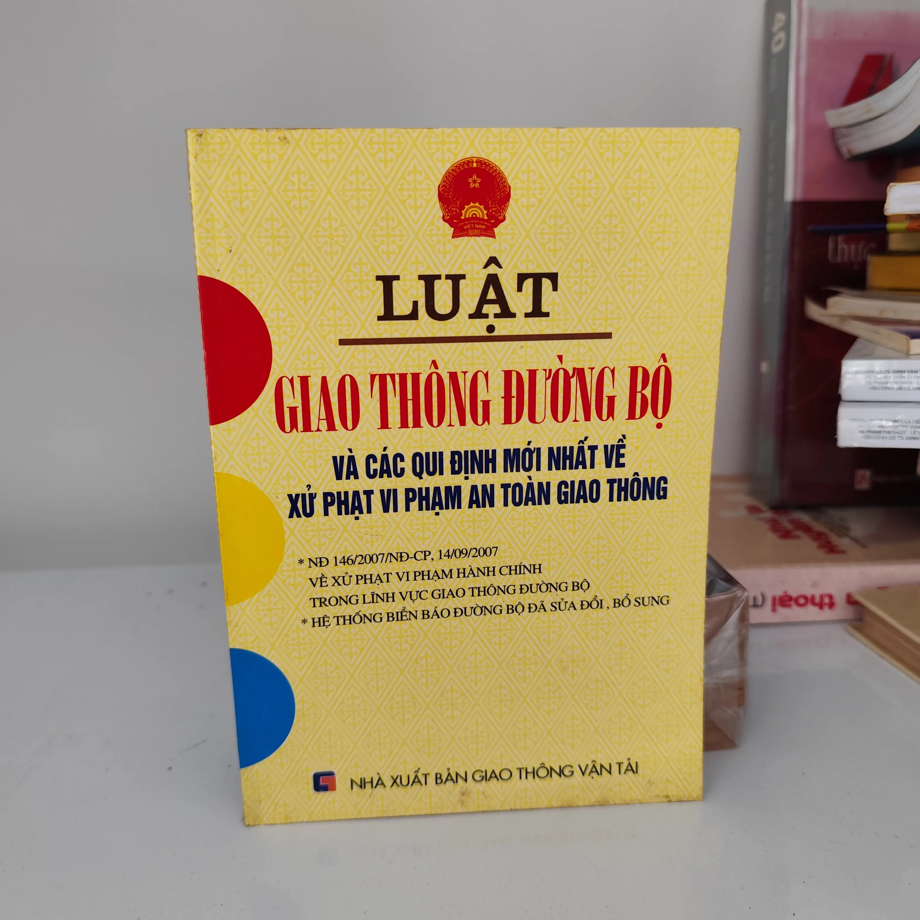 Luật giao thông đường bộ và các quy định mới nhất về xử phạt vi phạm an toàn giao thông by  - Sách Book Cover - Ngọc Hiển Books