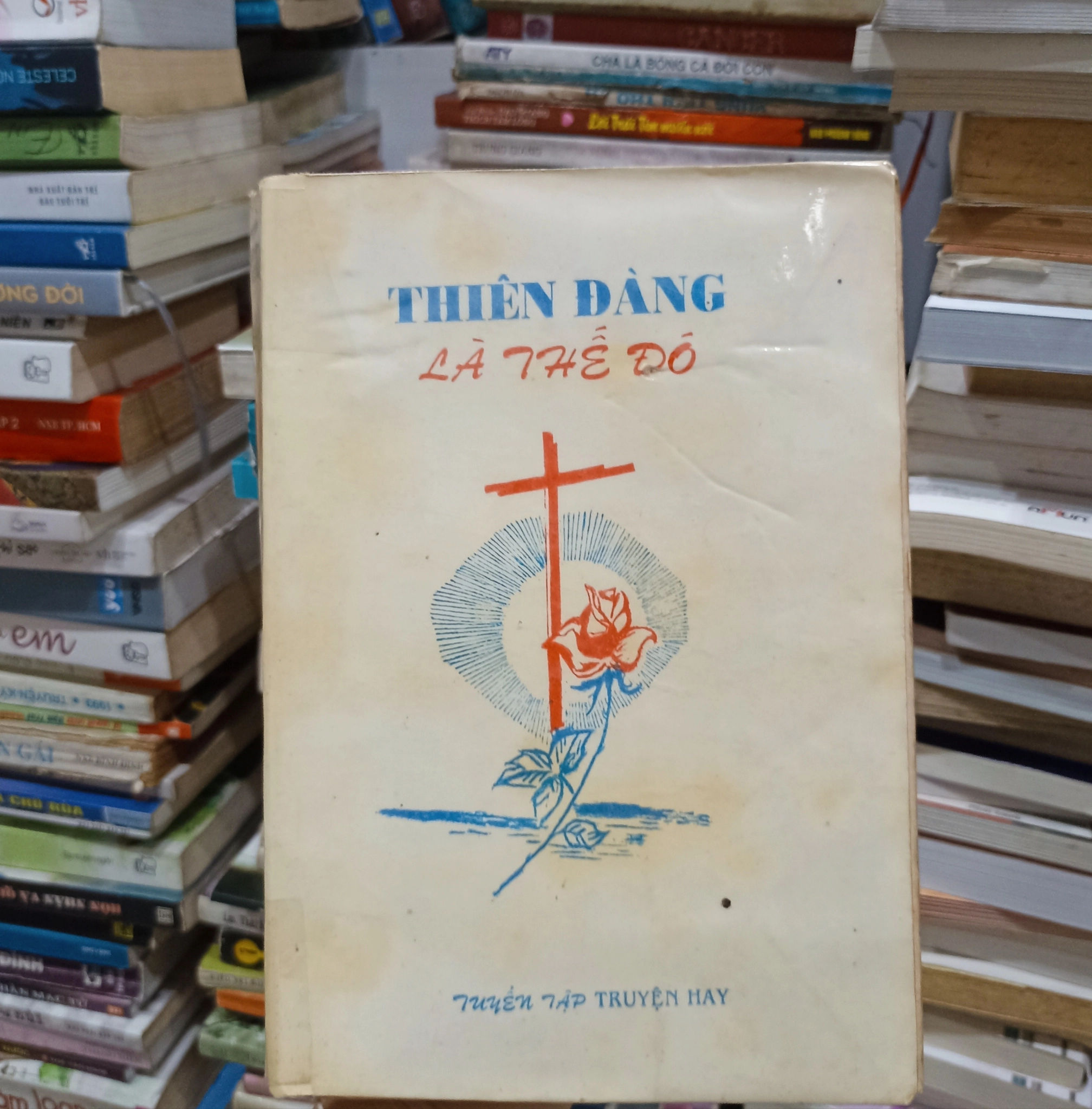 Thiên đàng là thế đó 🌻 by  - Sách Book Cover - Ngọc Hiển Books