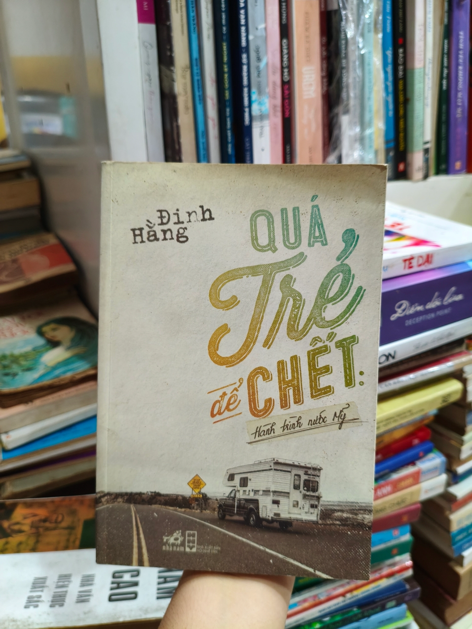 Quá trẻ để chết 🌱 by  - Sách Book Cover - Ngọc Hiển Books