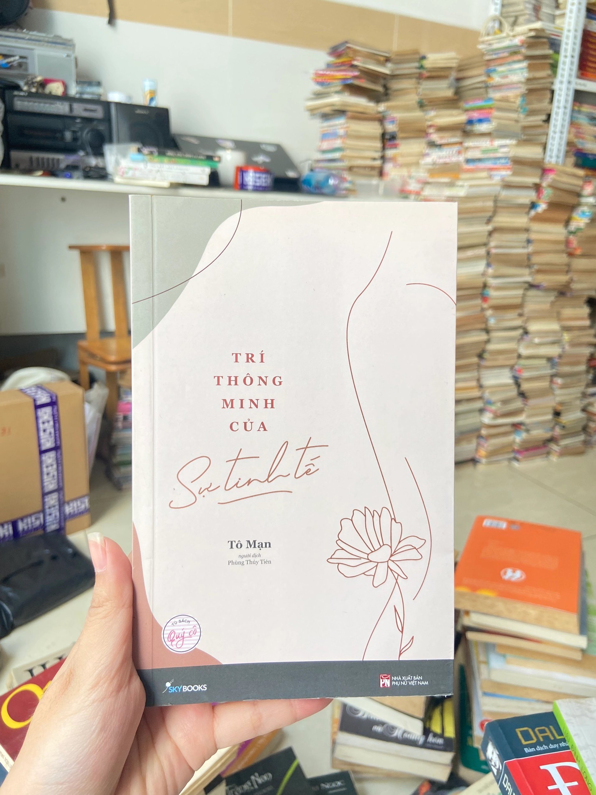 Trí Thông Minh Của Sự Tinh Tế by Tô Mạn - Sách Book Cover - Ngọc Hiển Books