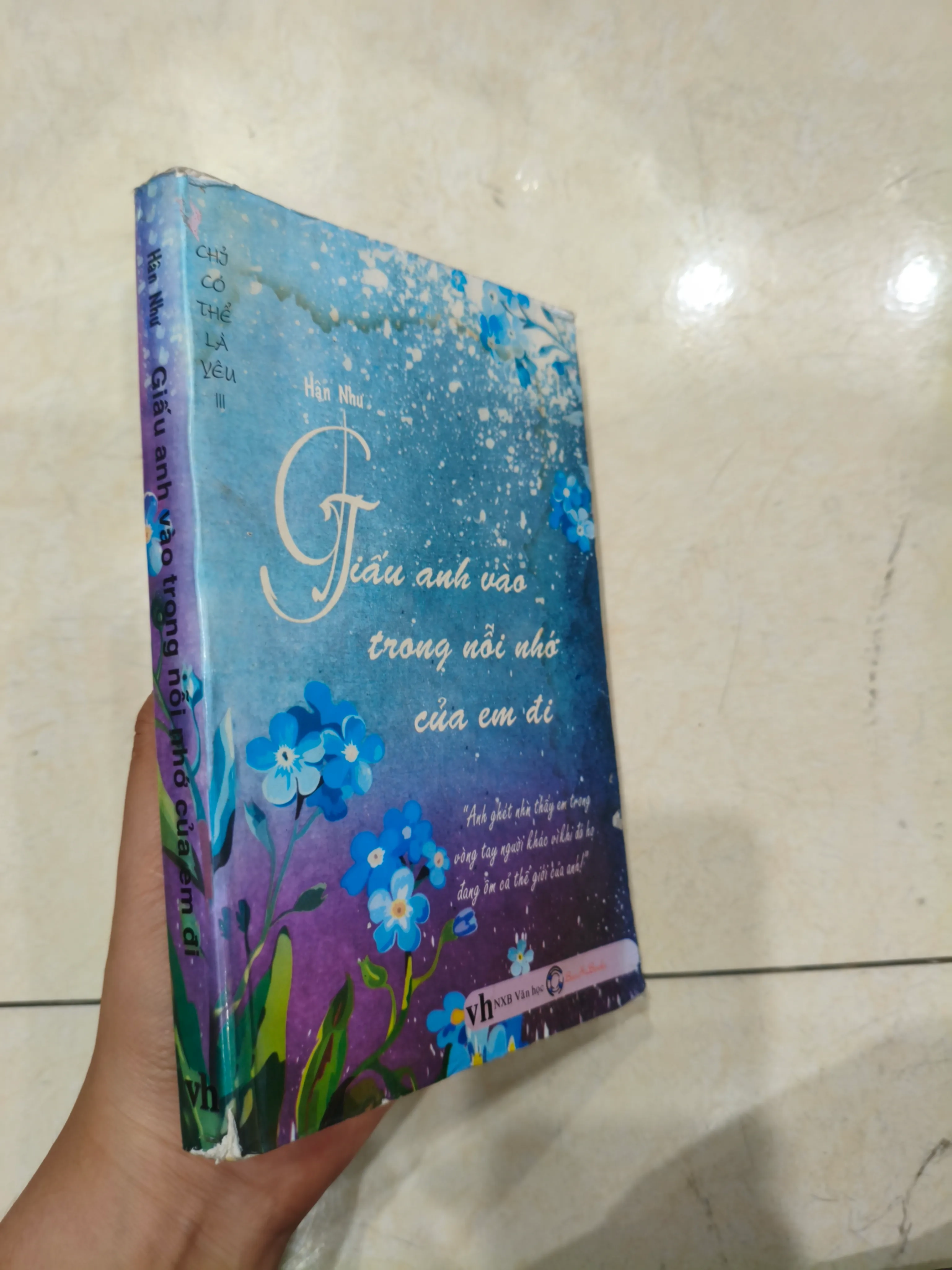 Giấu Anh Vào Trong Nỗi Nhớ Của Em Đi 🌱 by  - Sách Book Cover - Ngọc Hiển Books