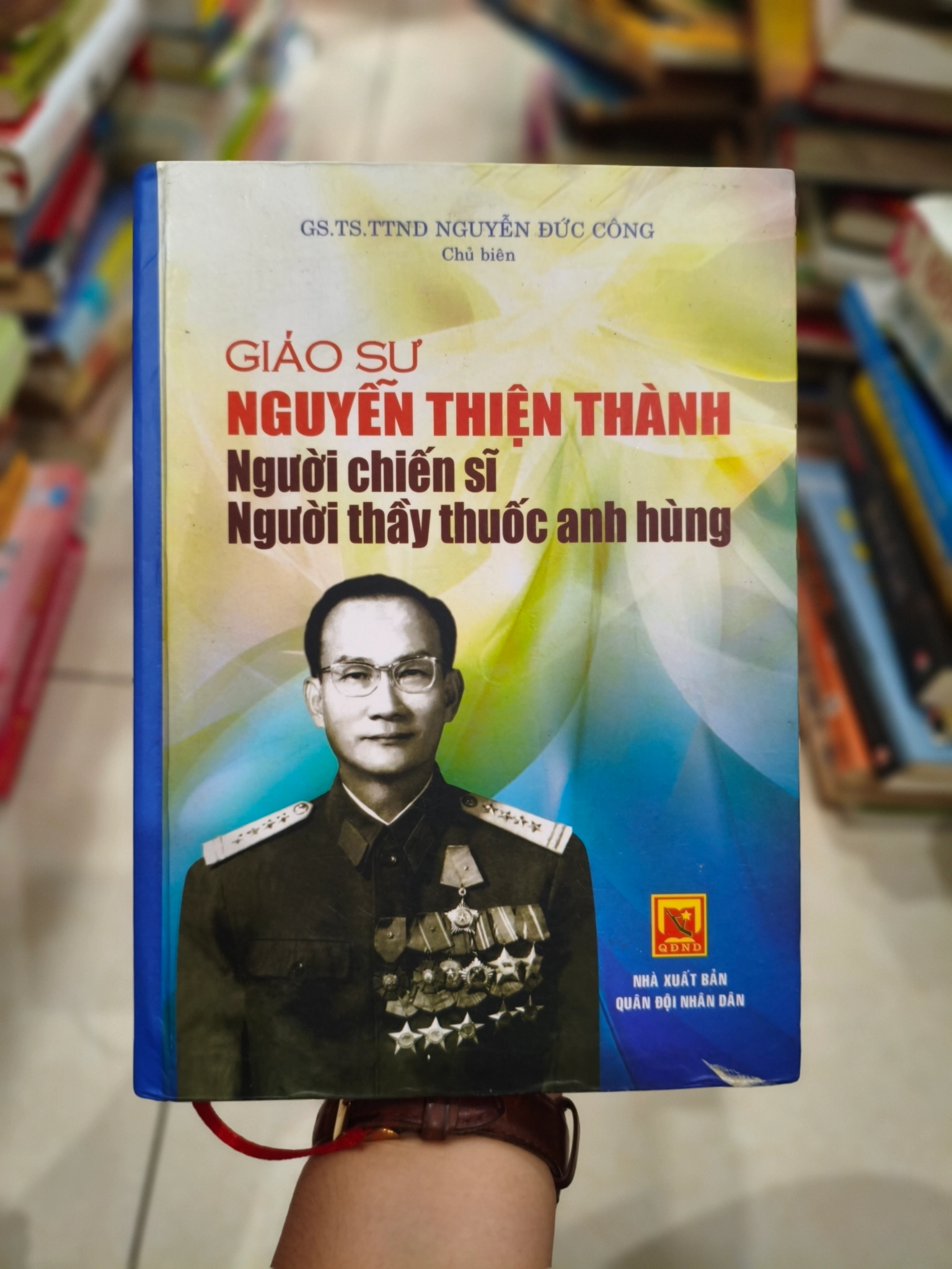 Giáo sư Nguyễn Thiện Thành người chiến sĩ người thầy thuốc anh hùng 🌱 by  - Sách Book Cover - Ngọc Hiển Books