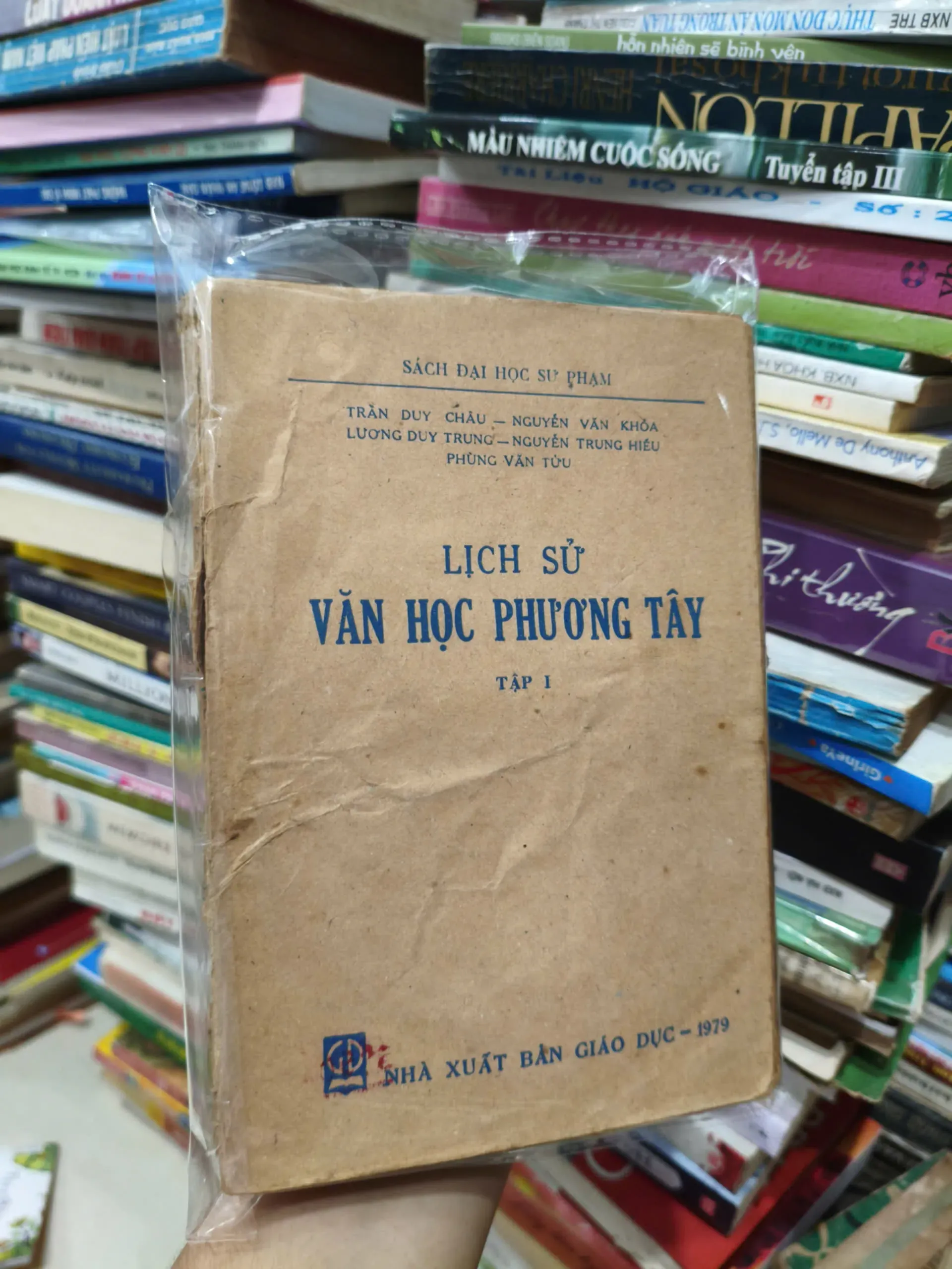 Lịch Sử Văn Học Phương Tây Tập 1 by Trần Duy Châu, Nguyễn Văn Khóa, Lương Duy Trung, Nguyễn Trung Hiếu, Phùng Văn Tửu - Sách Book Cover - Ngọc Hiển Books