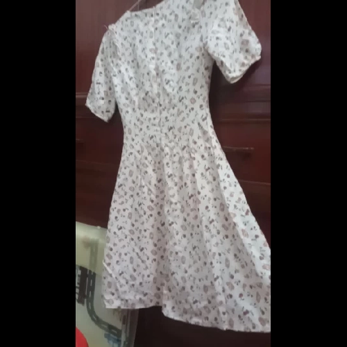 Chiếc váy nhỏ nhắn hoa xinh xắn