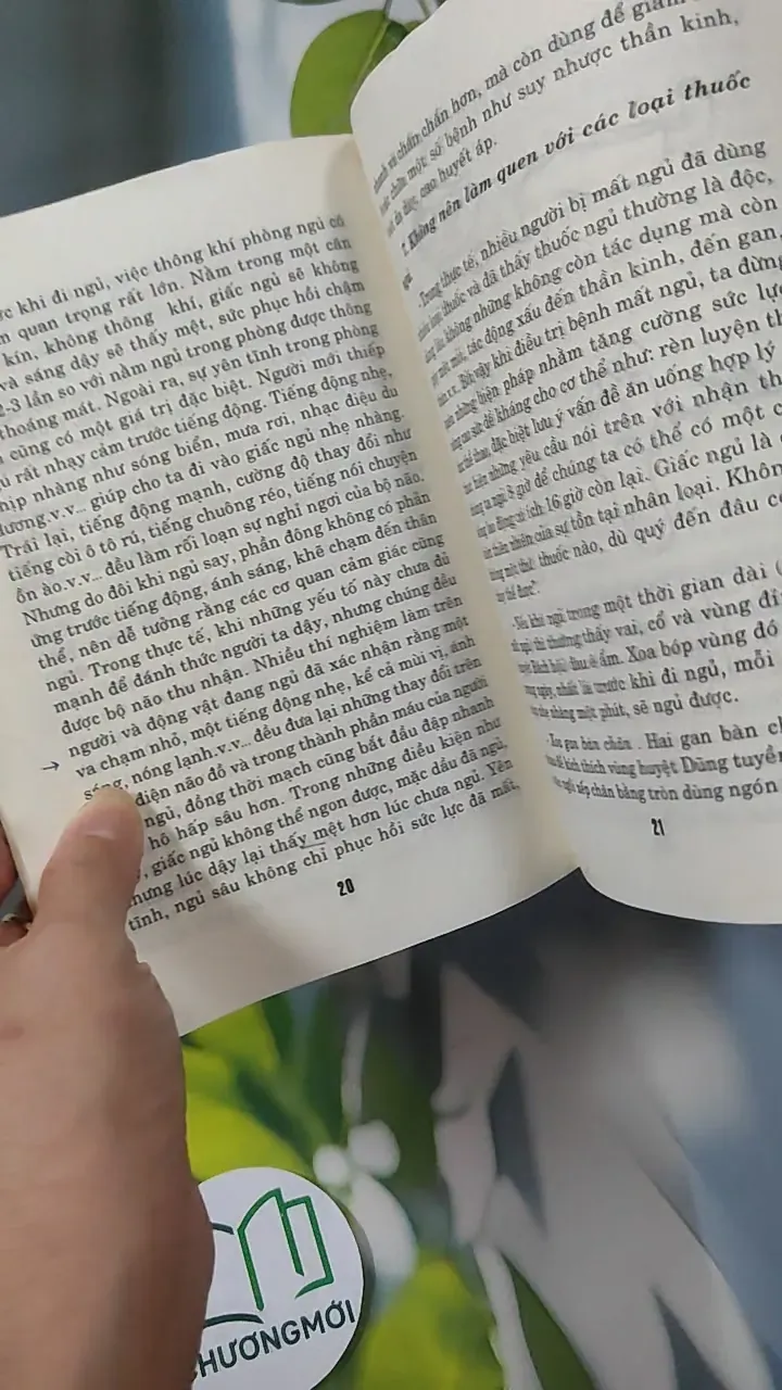 Cẩm Nang Thầy Thuốc Gia Đình: Chữa Bệnh Không Dùng Thuốc - Lê Minh 780842