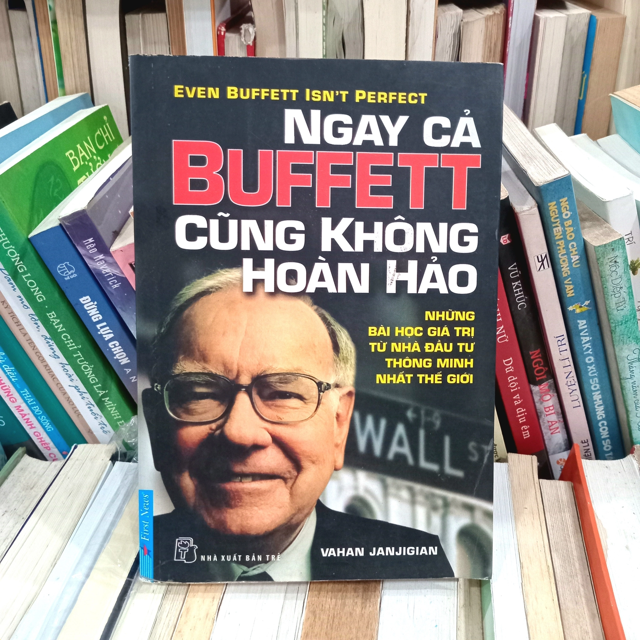Ngay Cả Buffet Cũng Không Hoàn Hảo 📚 by  - Sách Book Cover - Ngọc Hiển Books