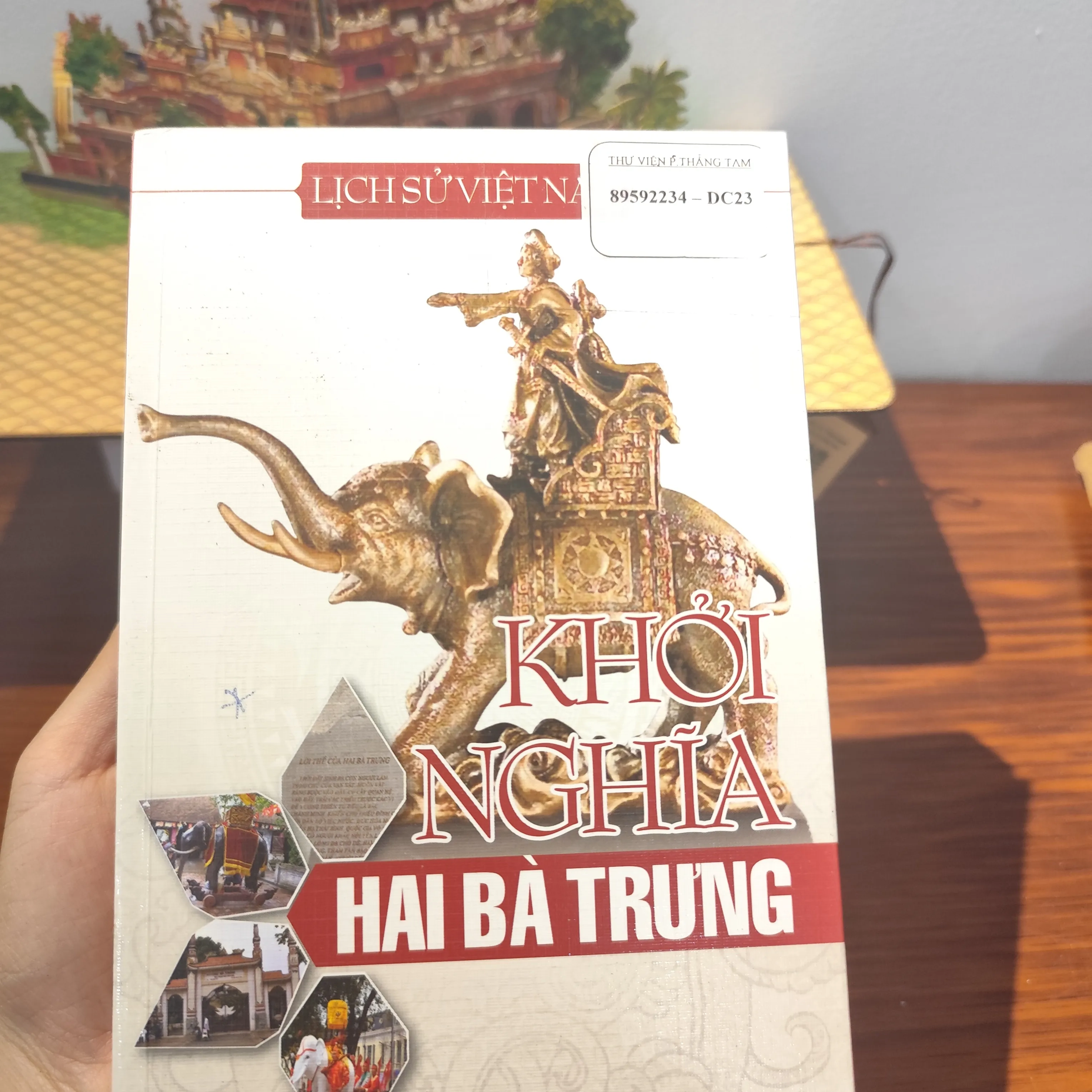 Khởi nghĩa Hai Bà Trưng by  - Sách Book Cover - Ngọc Hiển Books