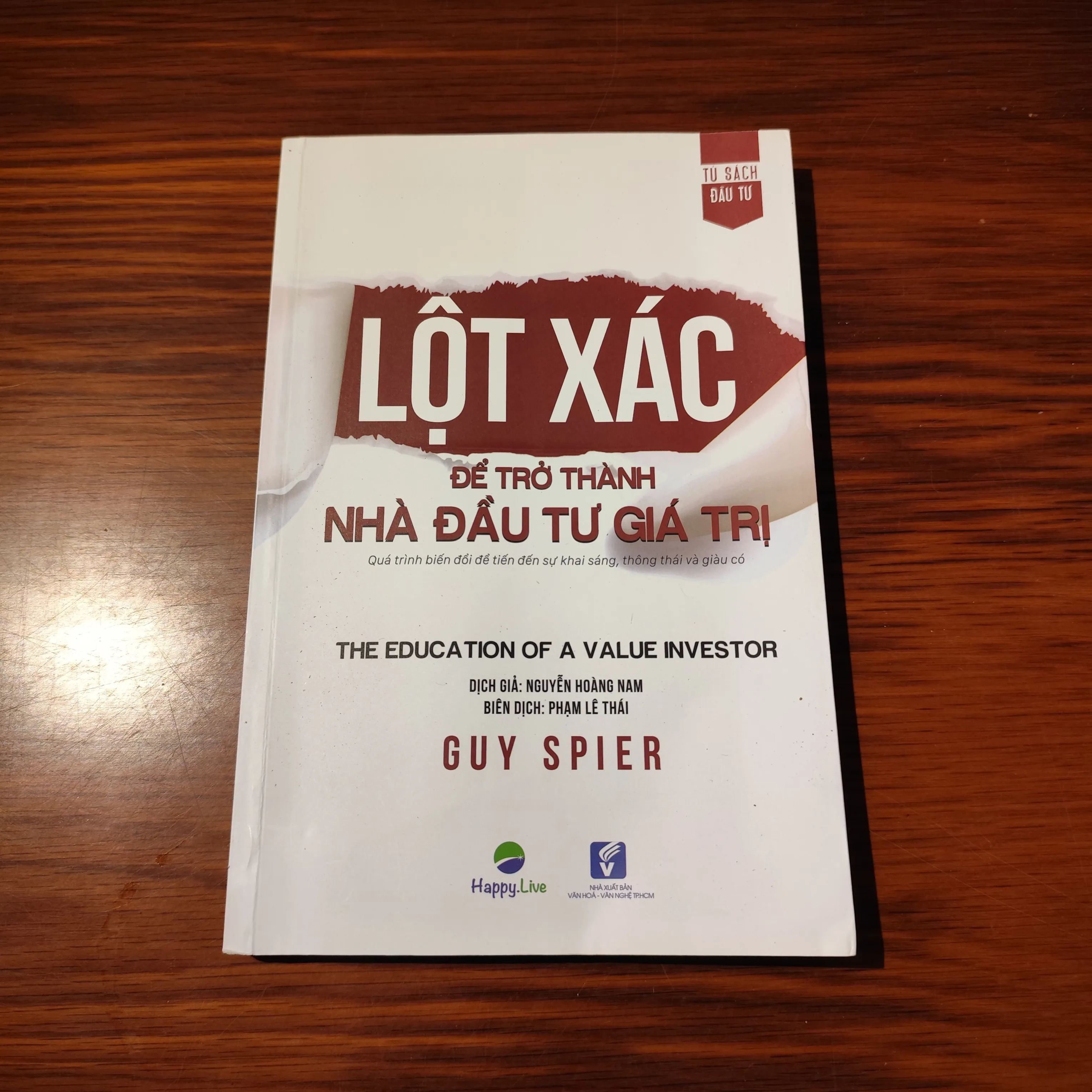 Lột xác để trở thành nhà đầu tư giá trị by  - Sách Book Cover - Ngọc Hiển Books