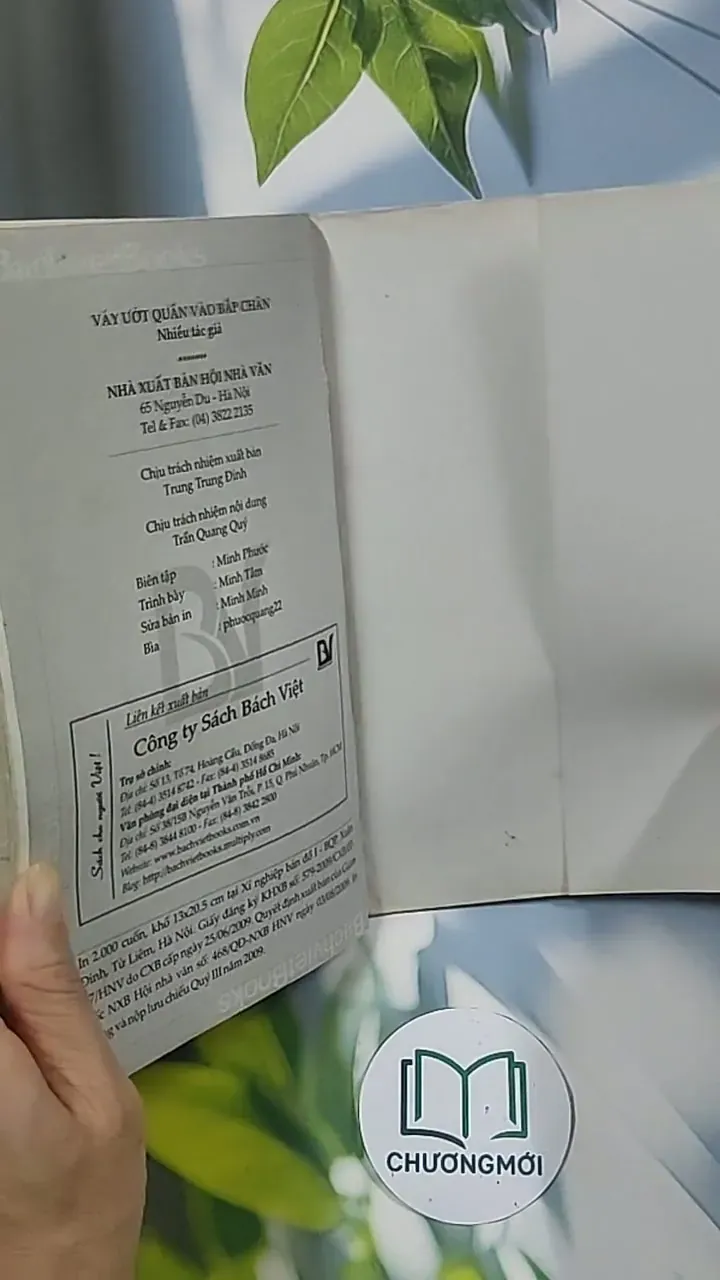 Váy ướt quấn vào bắp chân 694973