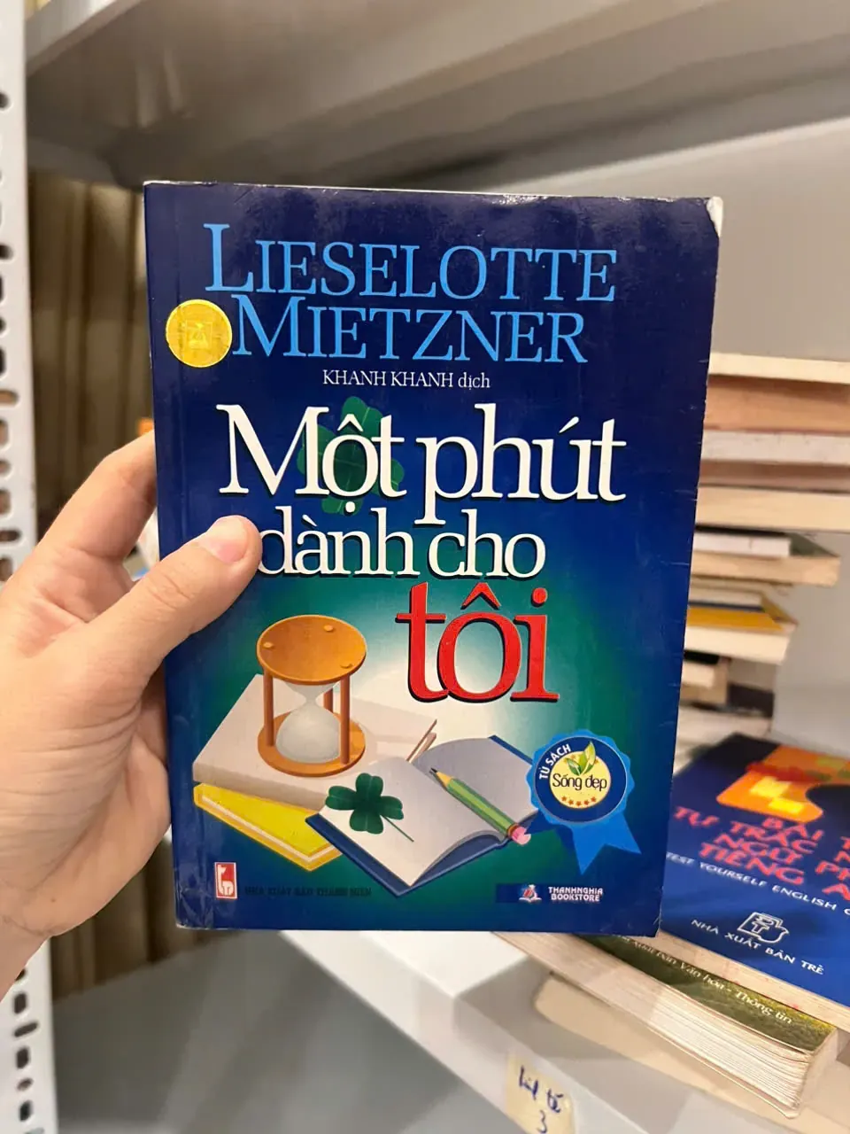 Một Phút Dành Cho Tôi by  - Sách Book Cover - Ngọc Hiển Books