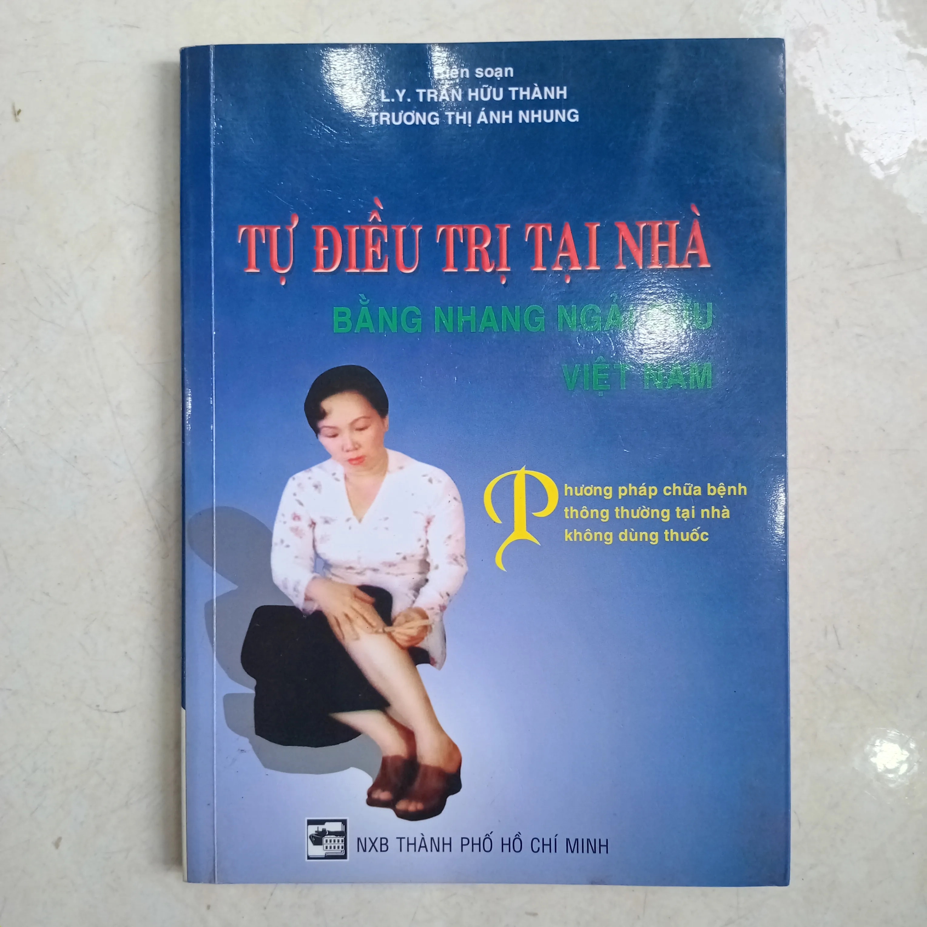 Tự điều trị tại nhà bằng nhang ngải cứu Việt Nam 📚 by  - Sách Book Cover - Ngọc Hiển Books