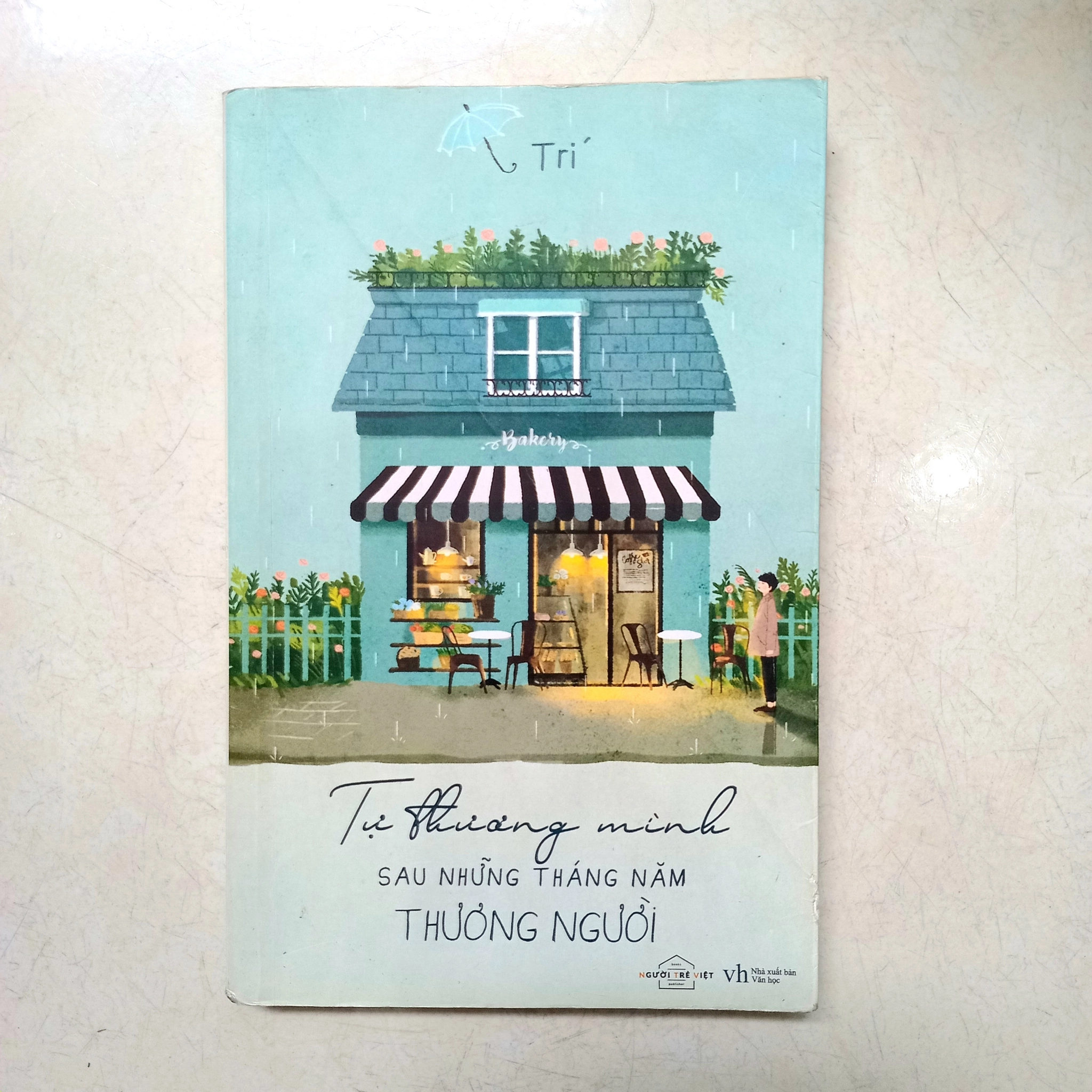 Tự thương mình sau những tháng năm thương người 📚 by Trí - Sách Book Cover - Ngọc Hiển Books