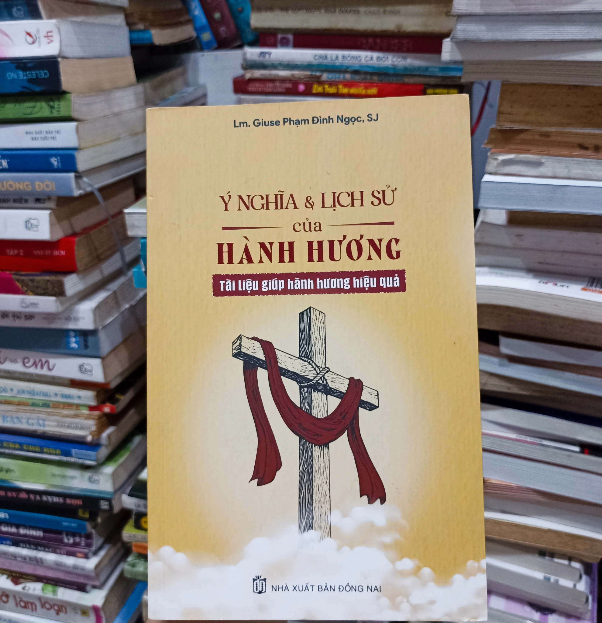 Ý nghĩa & Lịch sử của hành hương 🌻 by Lm. Giuse Phạm Đình Ngọc, S.J. - Sách Book Cover - Ngọc Hiển Books