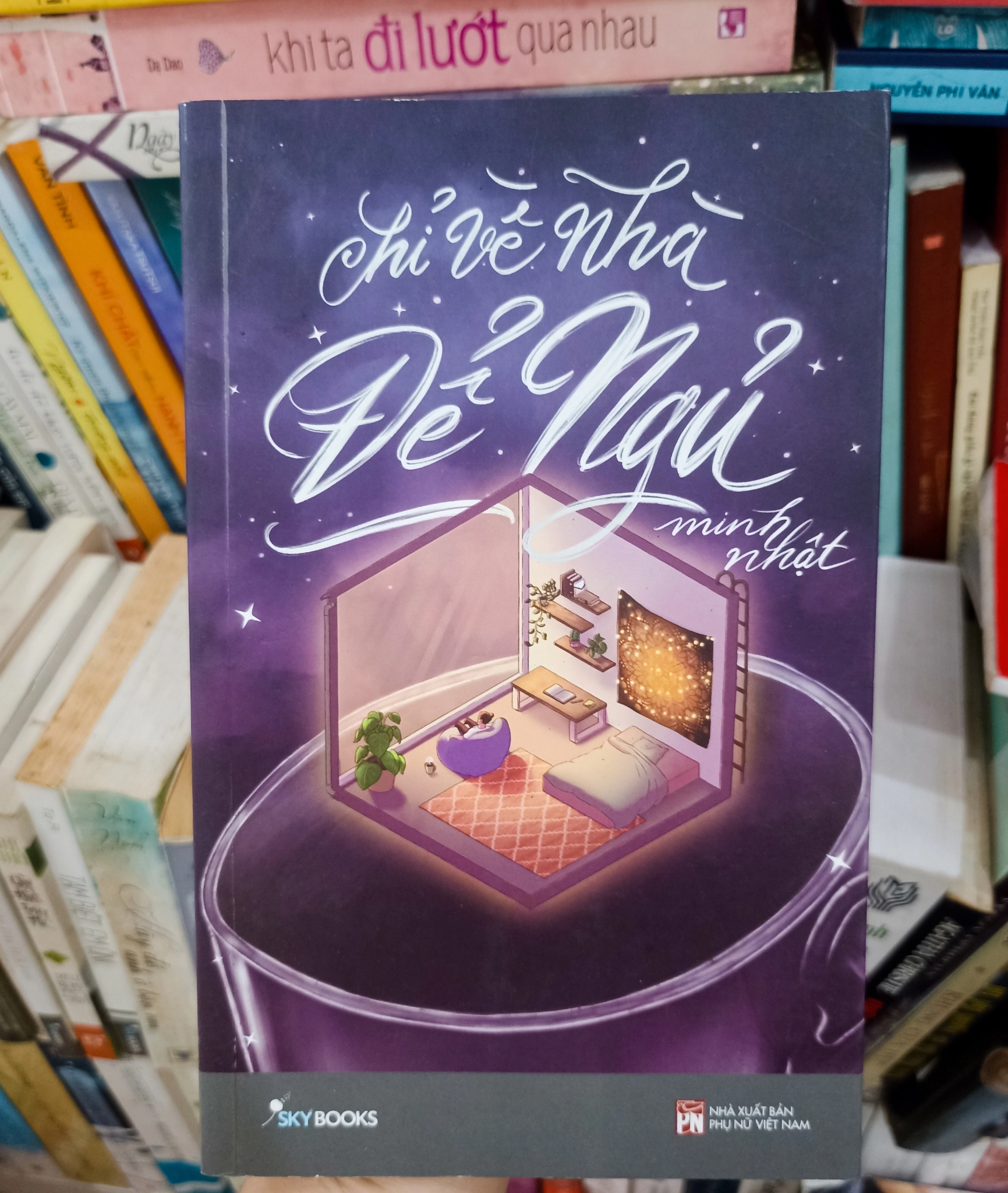 Chỉ về nhà để ngủ 🌻 by  - Sách Book Cover - Ngọc Hiển Books