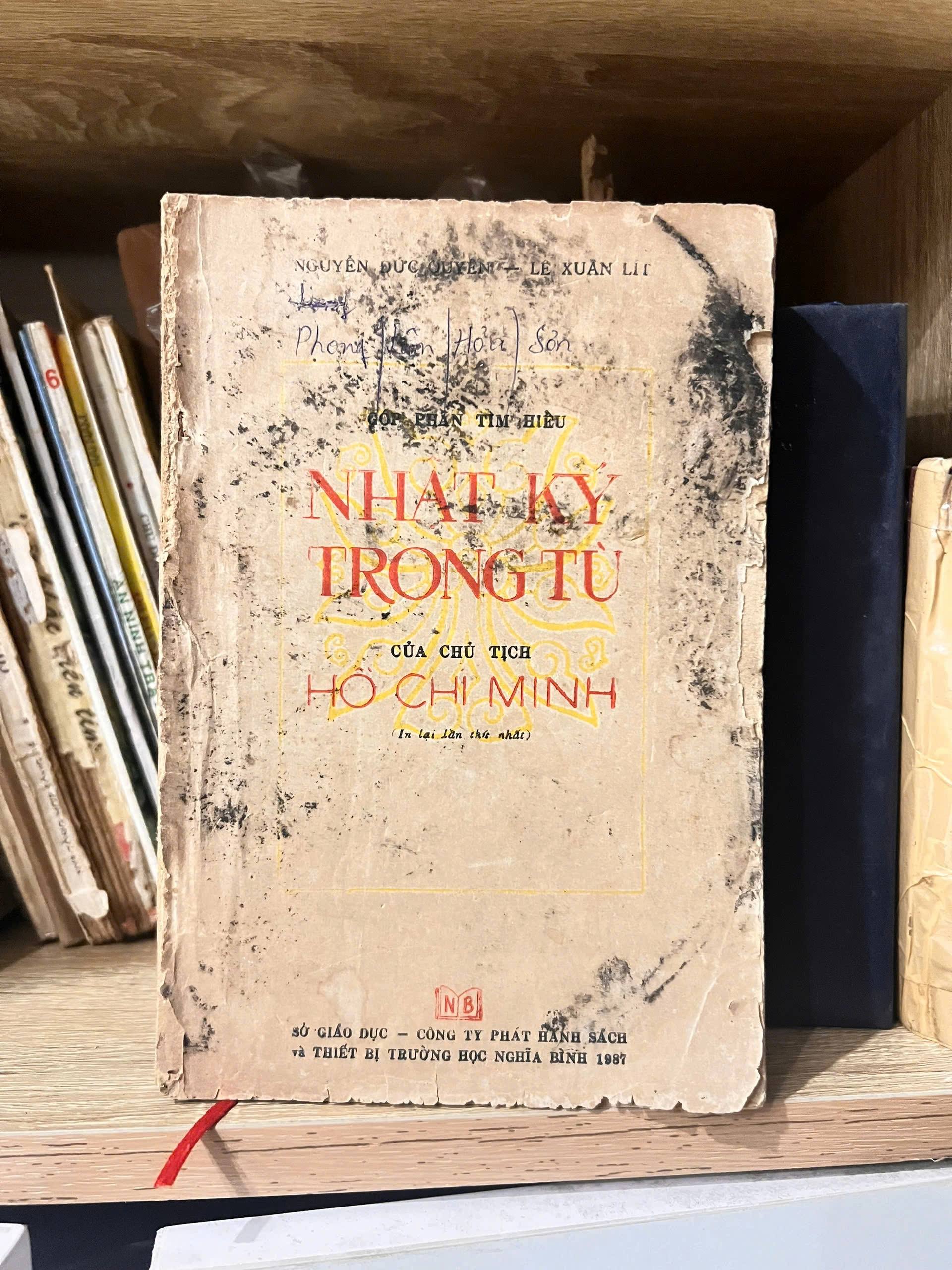 Nhật ký trong tù by Hồ Chí Minh - Sách Book Cover - Ngọc Hiển Books