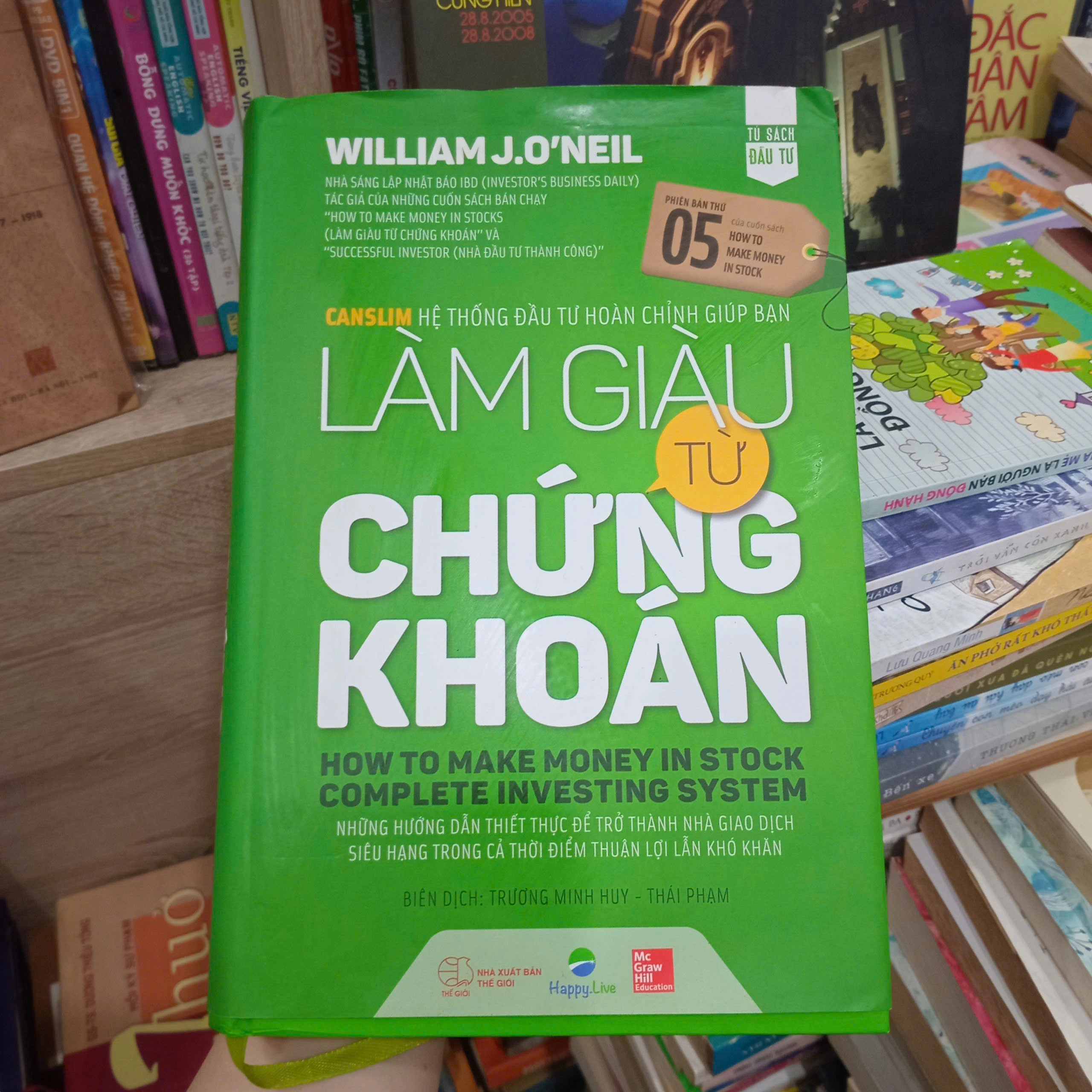 Làm giàu từu chứng khoán by  - Sách Book Cover - Ngọc Hiển Books