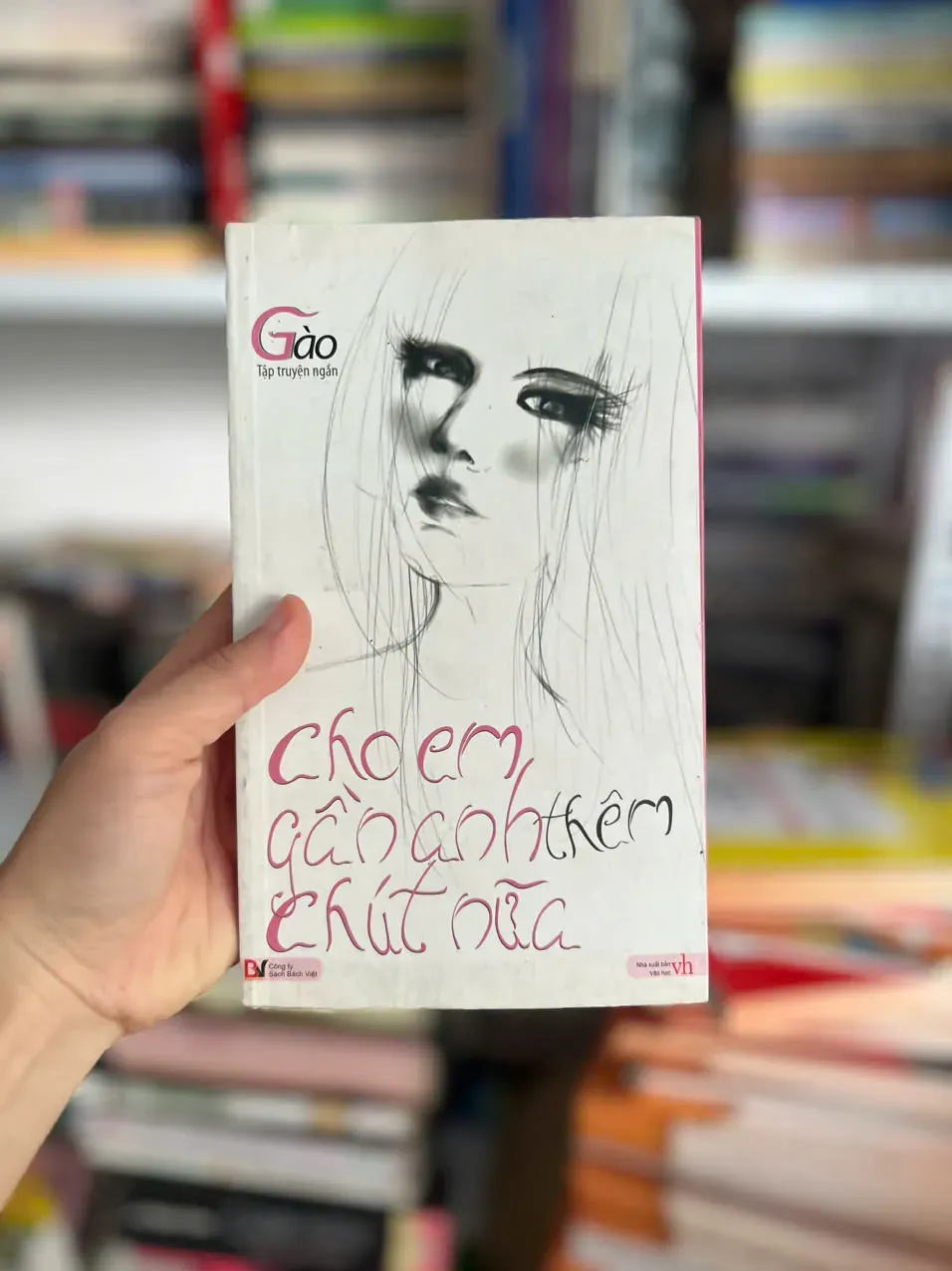 ho Em Gần Anh Thêm Chút Nữa (Tái Bản 2012) - Gào  ⭐ by  - Sách Book Cover - Ngọc Hiển Books