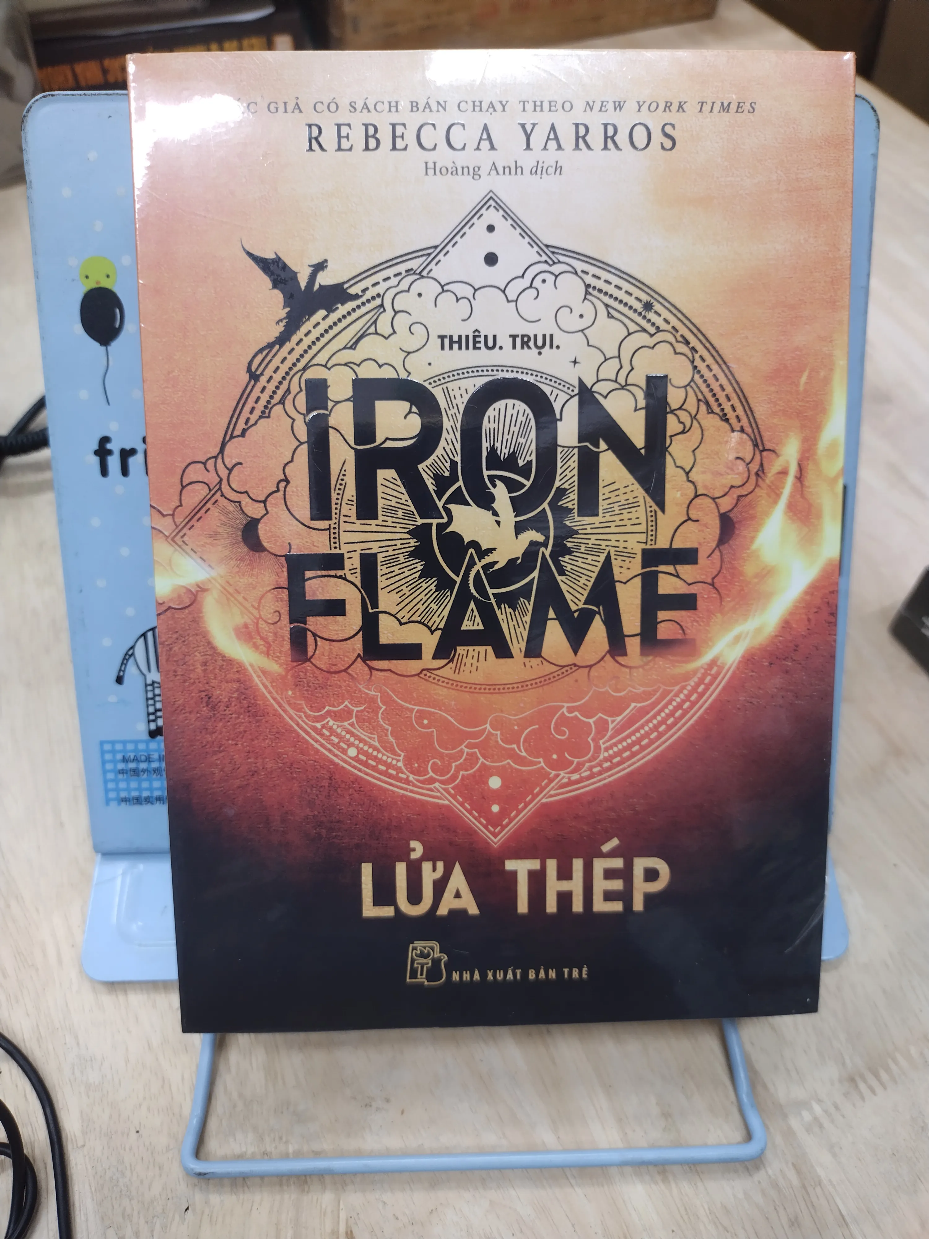 Sách: Lửa thép - TG: Rebecca Yarros - Sách nguyên seal