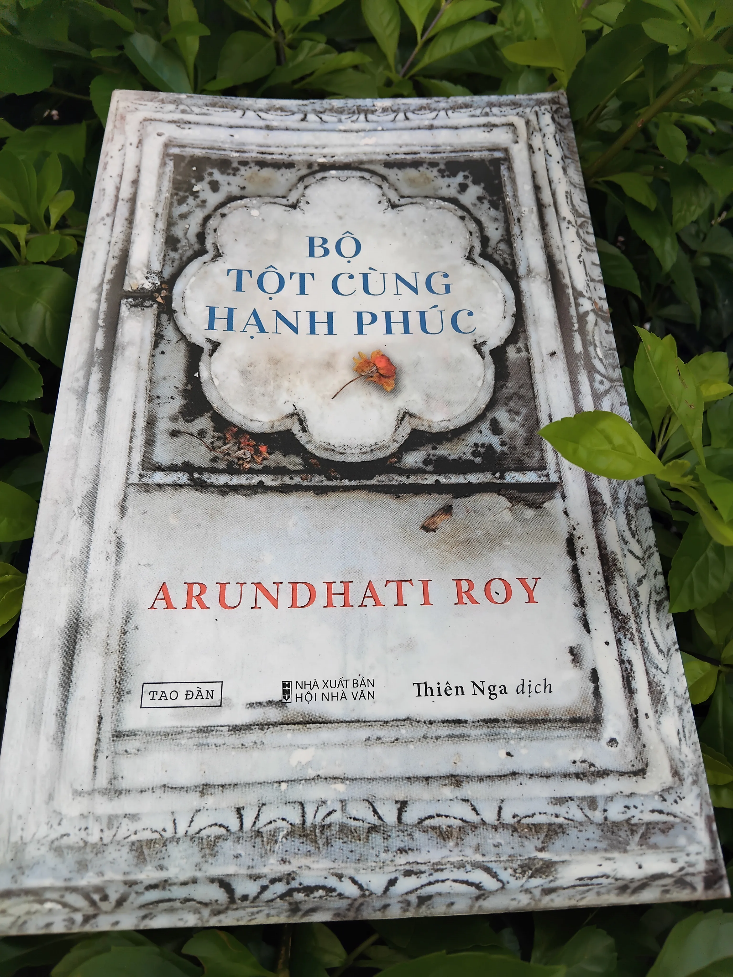 Bộ tột cùng hạnh phúc tiểu thuyết của Arundhati Roy