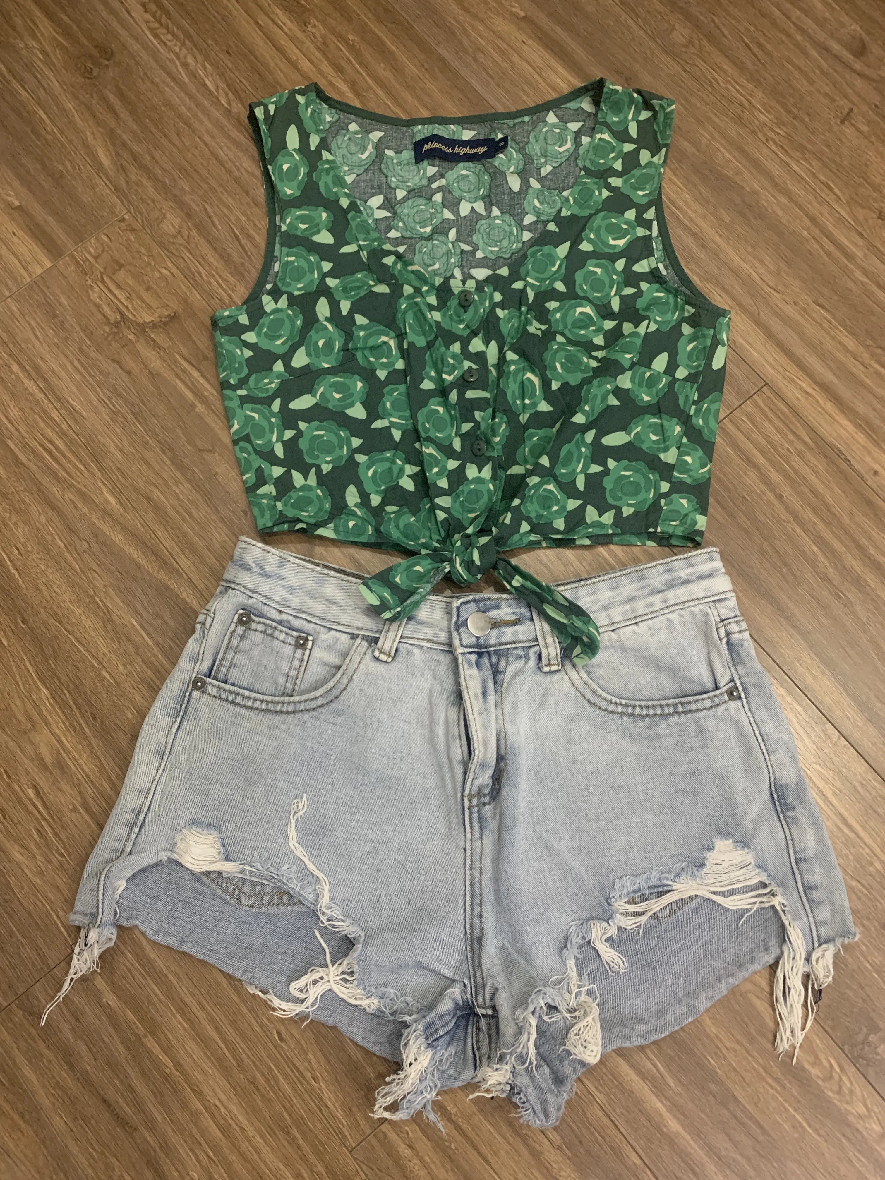 Áo sơmi cột dây,quần jeans