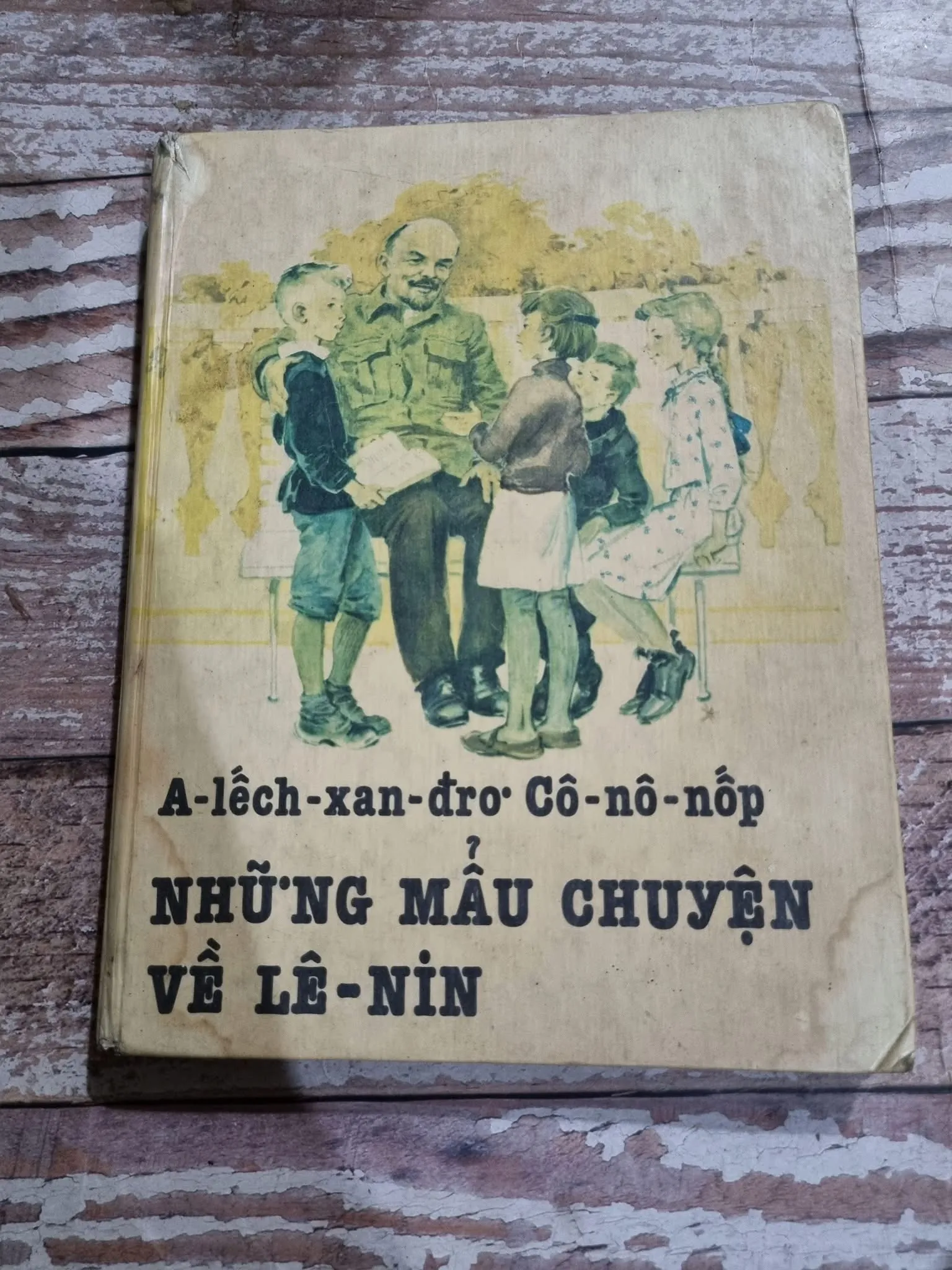 những mẩu chuyện về Lenin- NXB cầu Vồng 