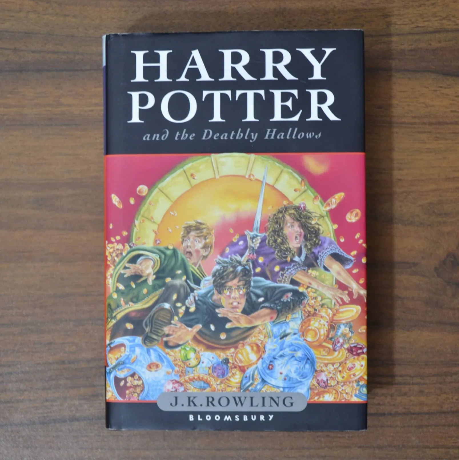 Harry Potter and The Deathly Hallows - Book 7 - Bloomsbury 1st Edition