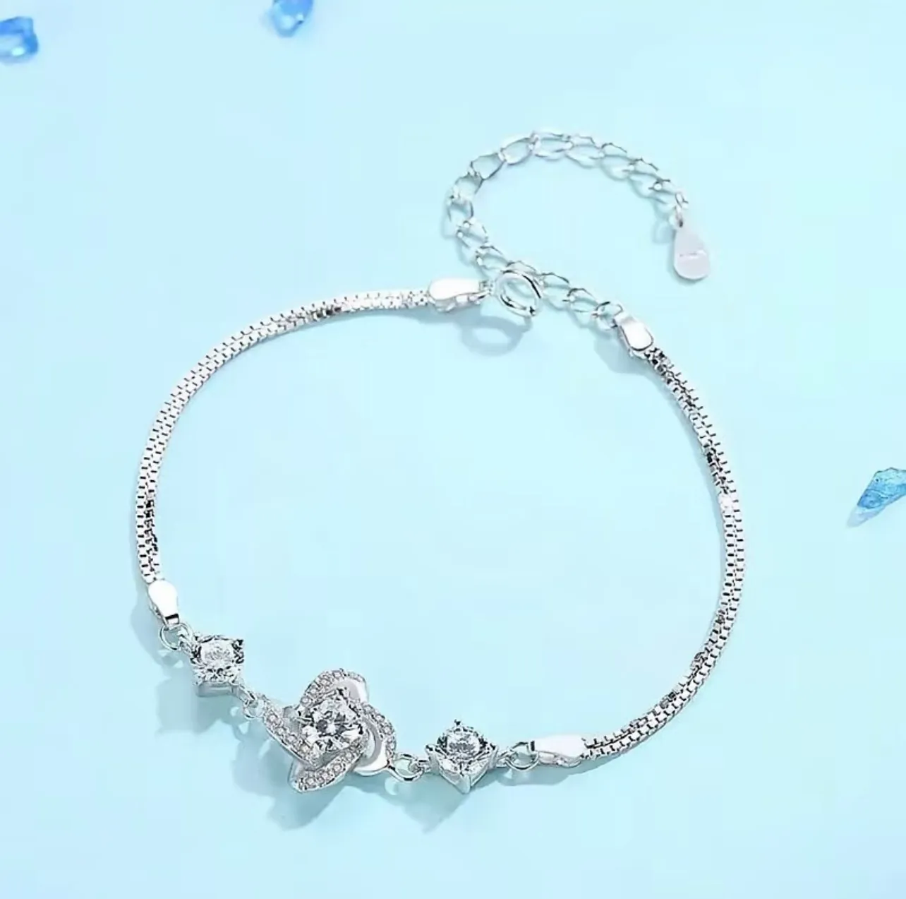 Vòng bạc 925 có 4 lá đính 3 viên đá