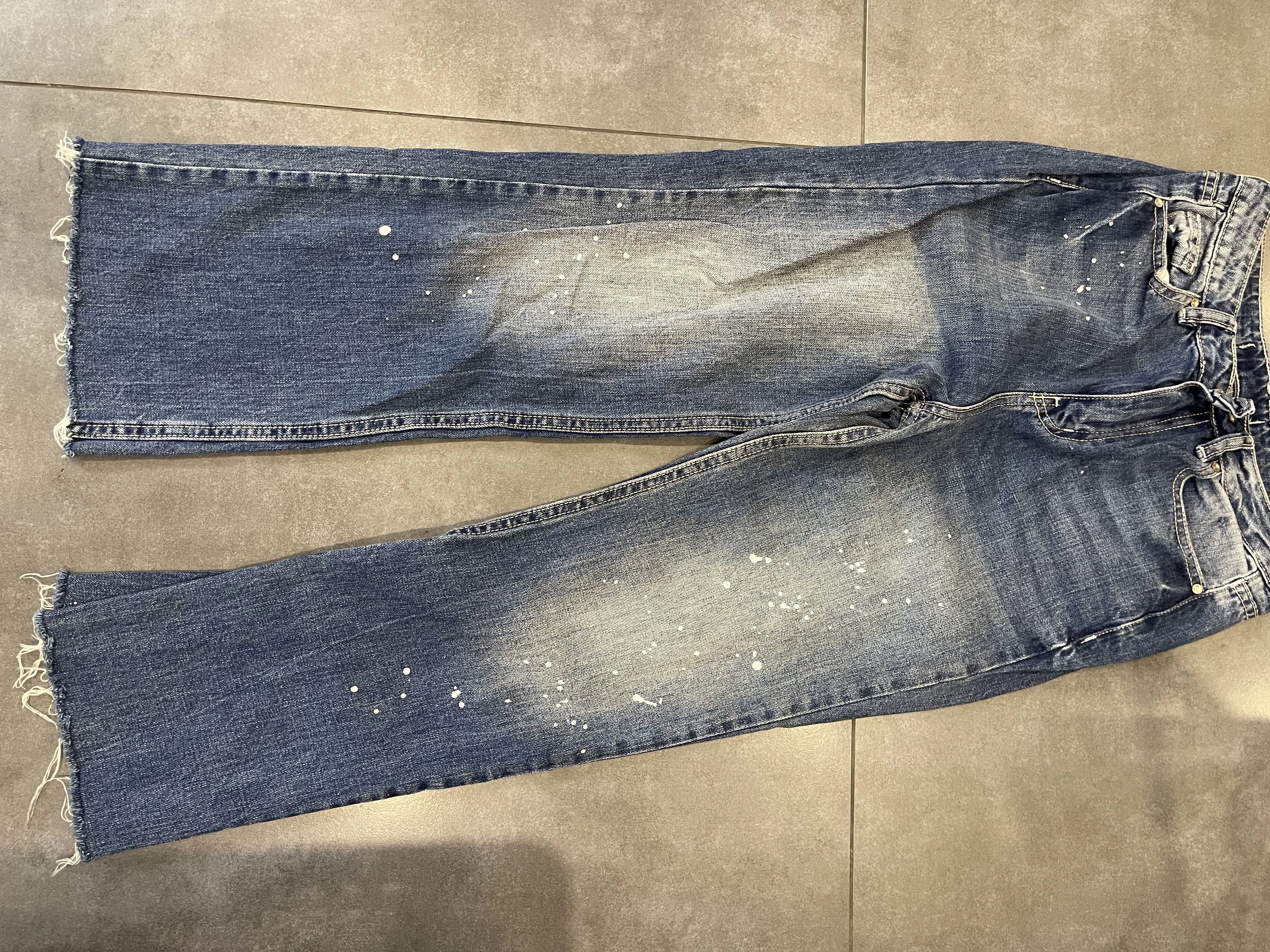 Quần Áo đã sử dụng vài lần, có cái còn mới nguyên chưa mặc