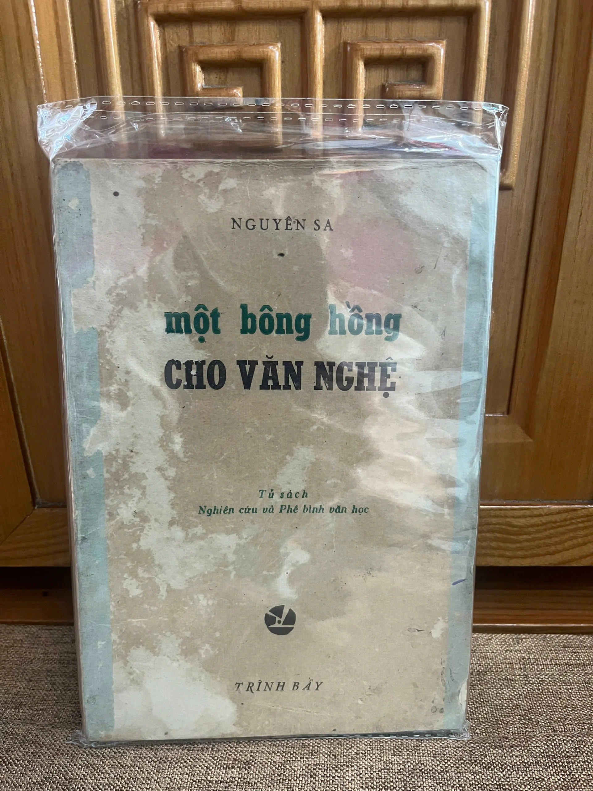 Một Bông Hồng Cho Văn Nghệ Tác giả: Nguyên Sa.