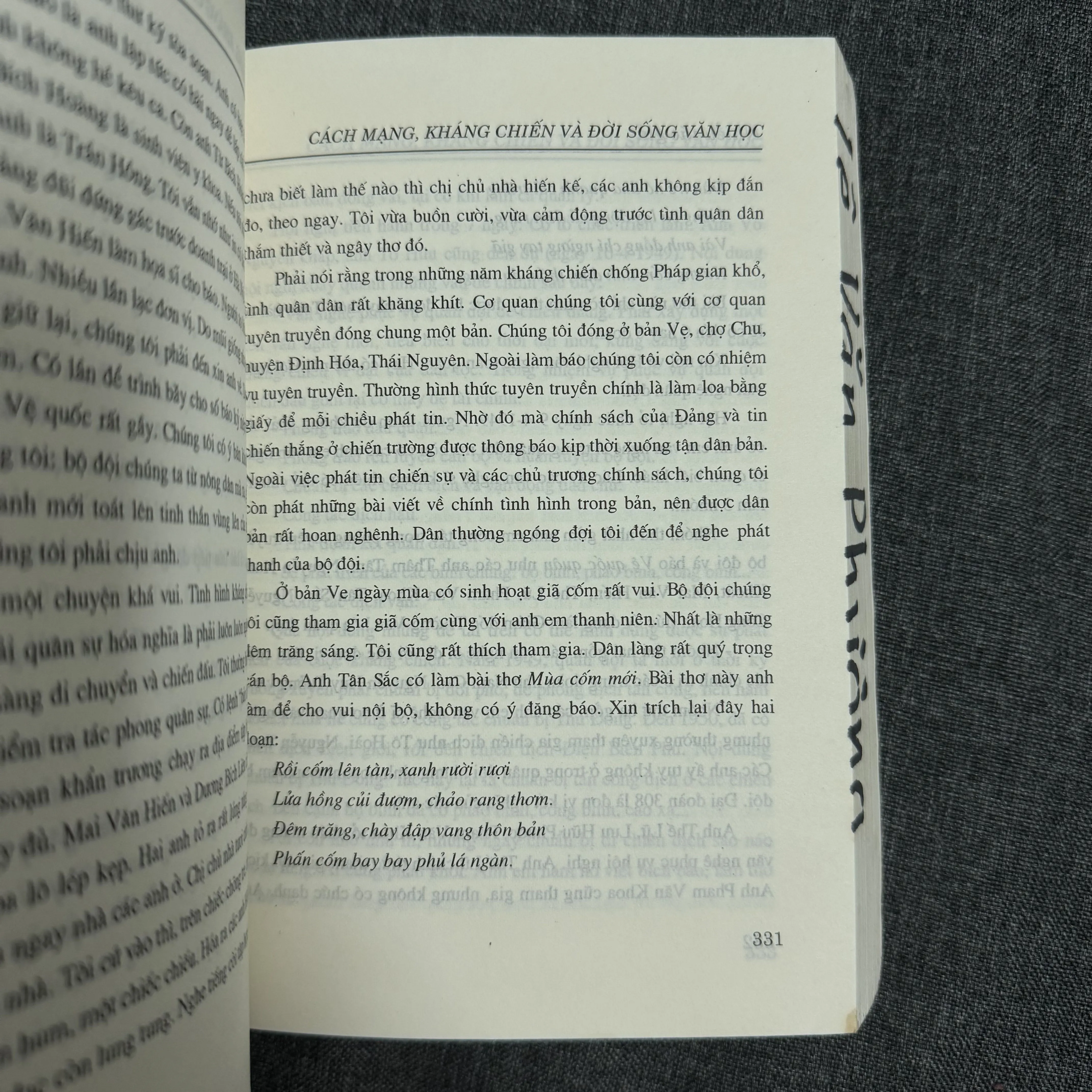 Cách mạng kháng chiến và đời sống văn học 1945-1954 754590