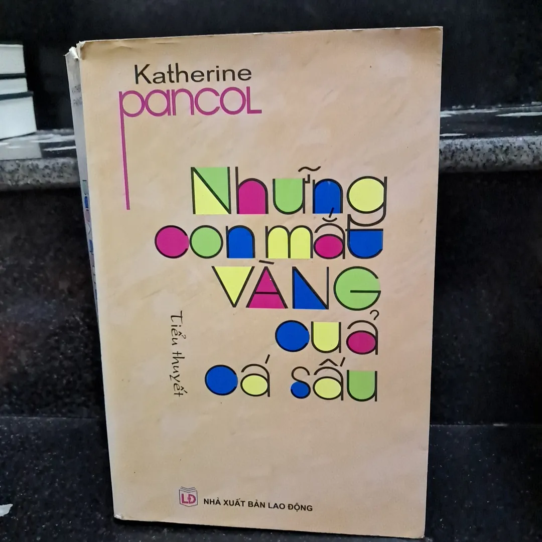 Những con mắt vàng của cá sấu