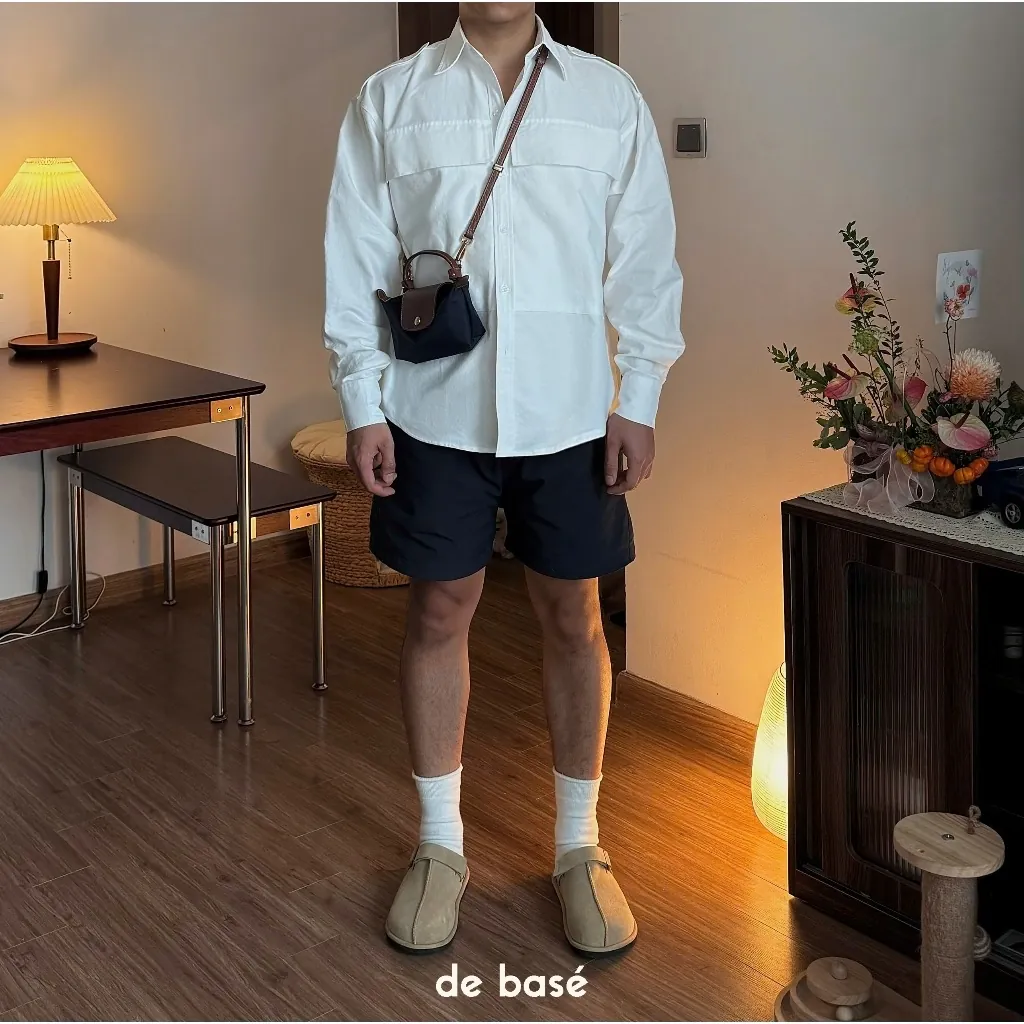 Áo khoác denim đen dày dặn, phối chỉ nổi bật, kiểu dáng trẻ trung