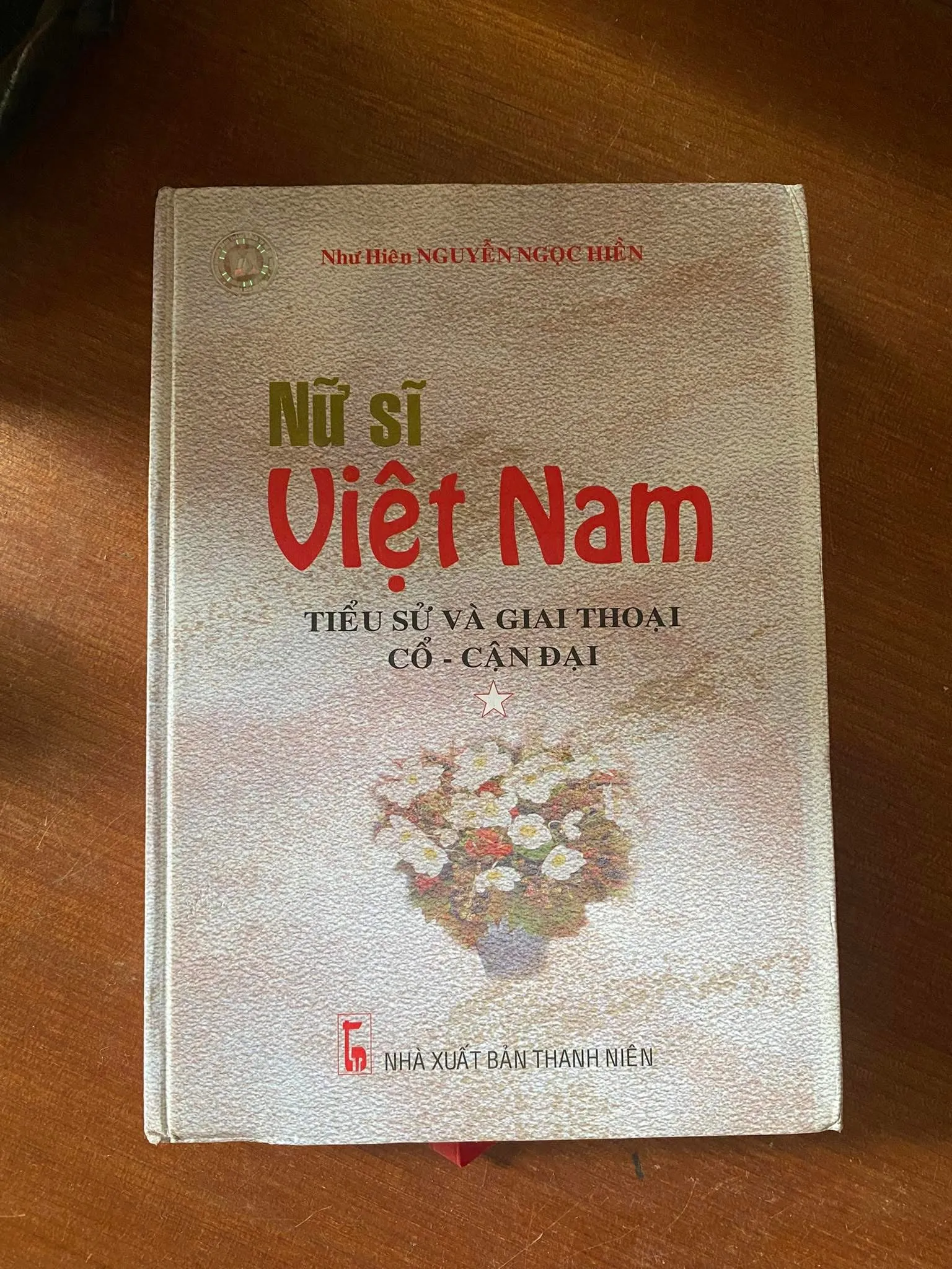 Nữ sĩ Việt Nam: Tiểu sử và giai thoại cổ - cận đại (Như Hiên Nguyễn Ngọc Hiển.)