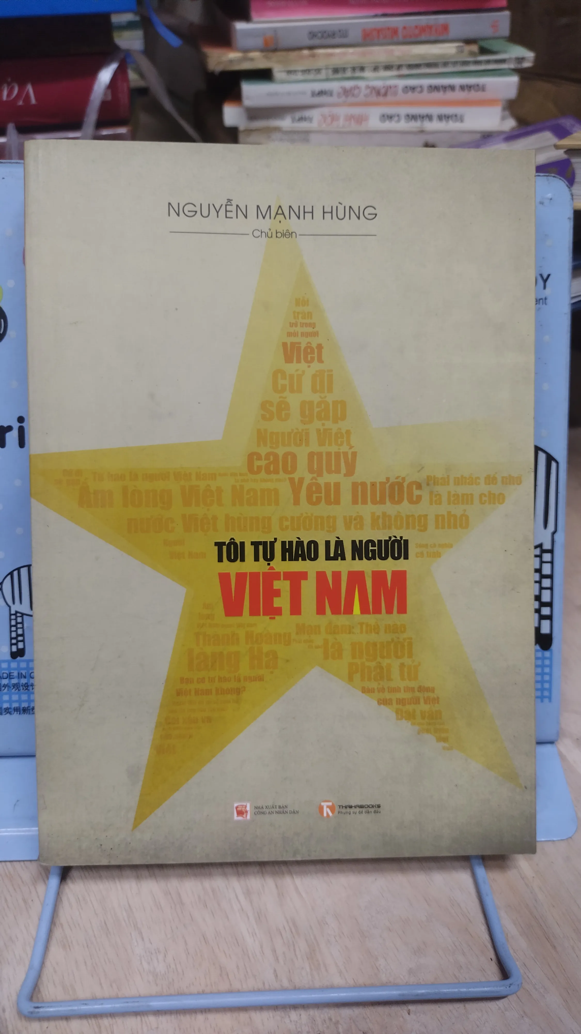Sách: Tôi tự hào là người Việt Nam - TG: Nguyễn Mạnh Hùng (B3)