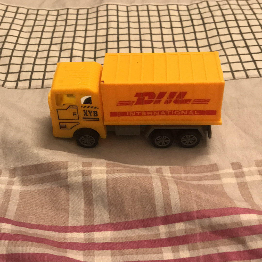 Xe tải DHL ( mua sữa đc tặng khuyến mãi 2023) 68493