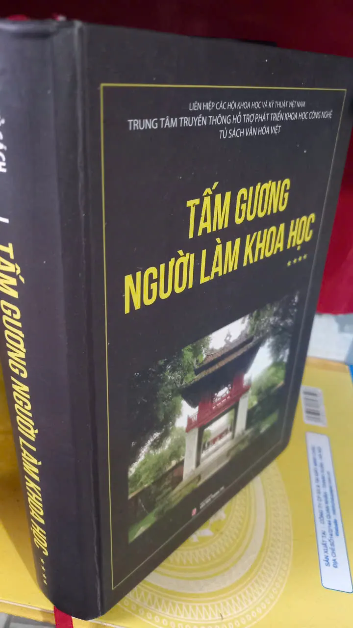 tâm gương người làm khoa học