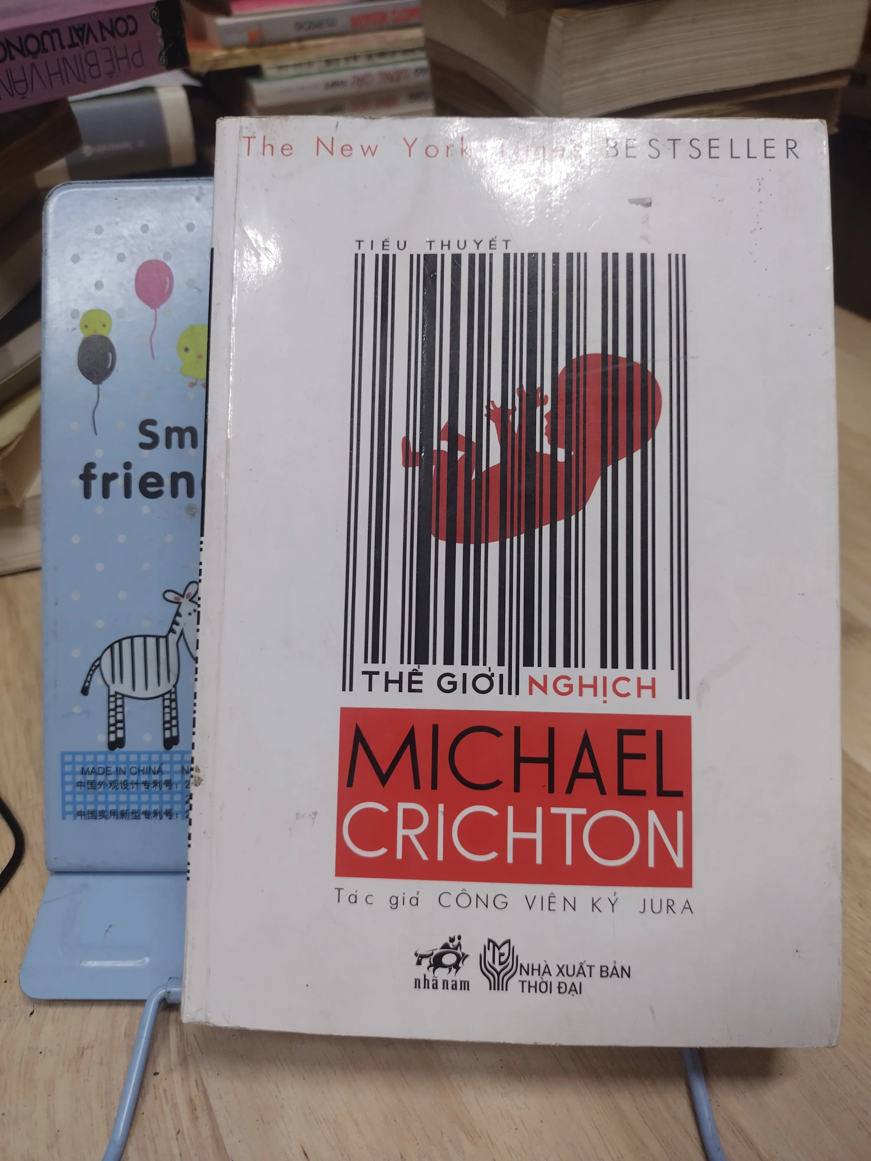 Sách: Thế giới nghịch - TG: Michael Crichton (B2)