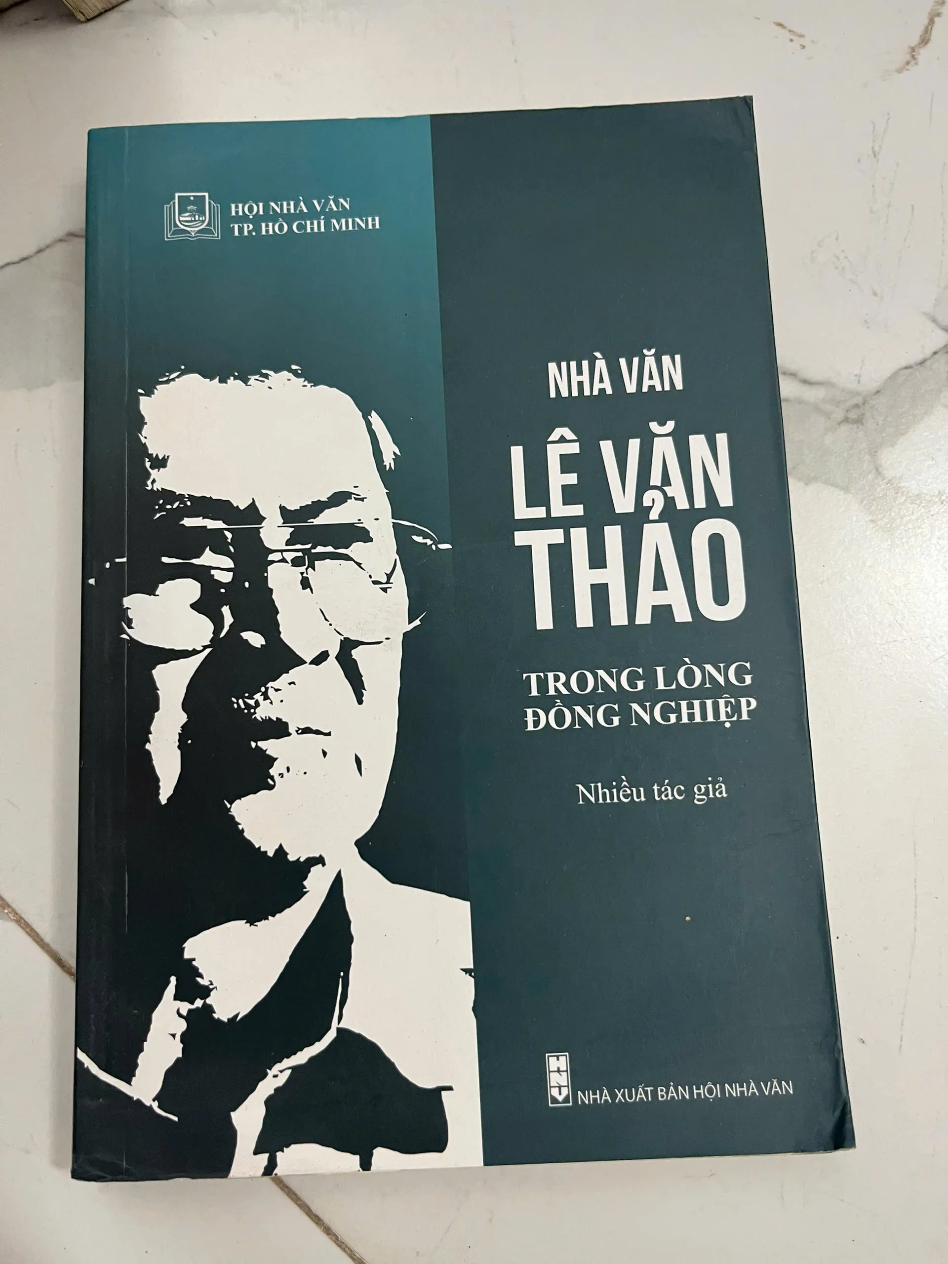 Nhà văn Lê Văn Thảo trong lòng đồng nghiệp - Nhiều tác giả - Hồi ký, Phê bình văn học