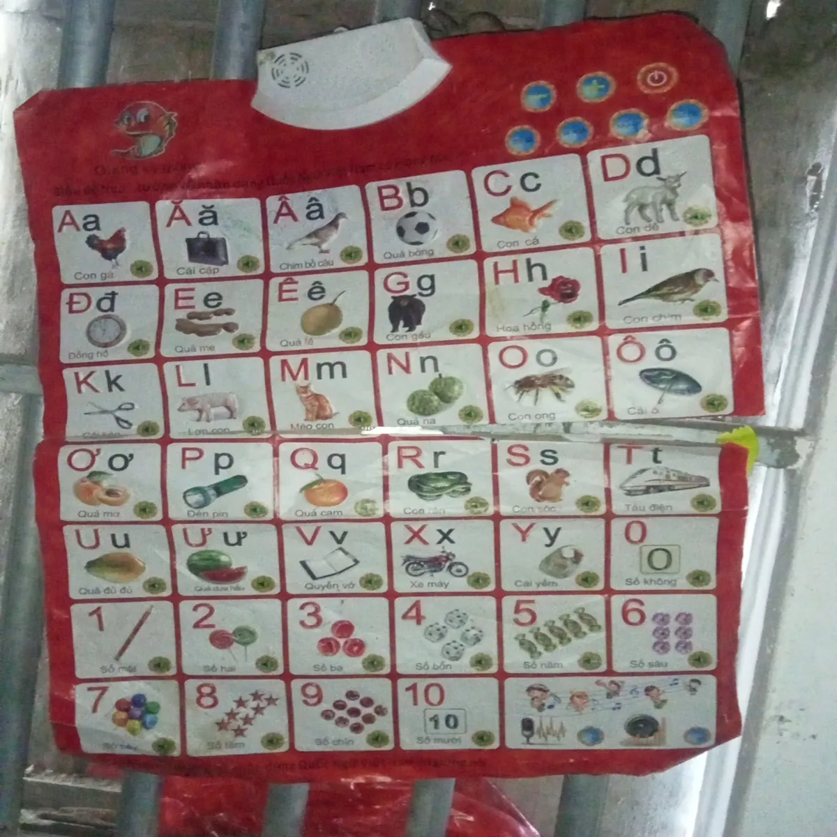 Túi đeo chéo và bảng chữ cái cho bé 