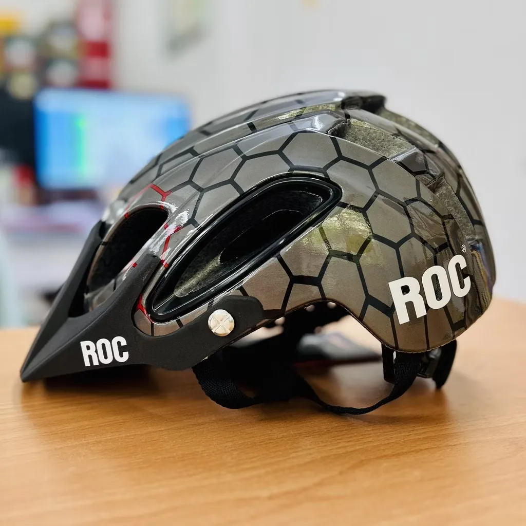 Mũ Bảo Hiểm Xe Đạp/Thể Thao ROC Hiệu 2023 Vật Liệu Nhựa Màu Sẫm