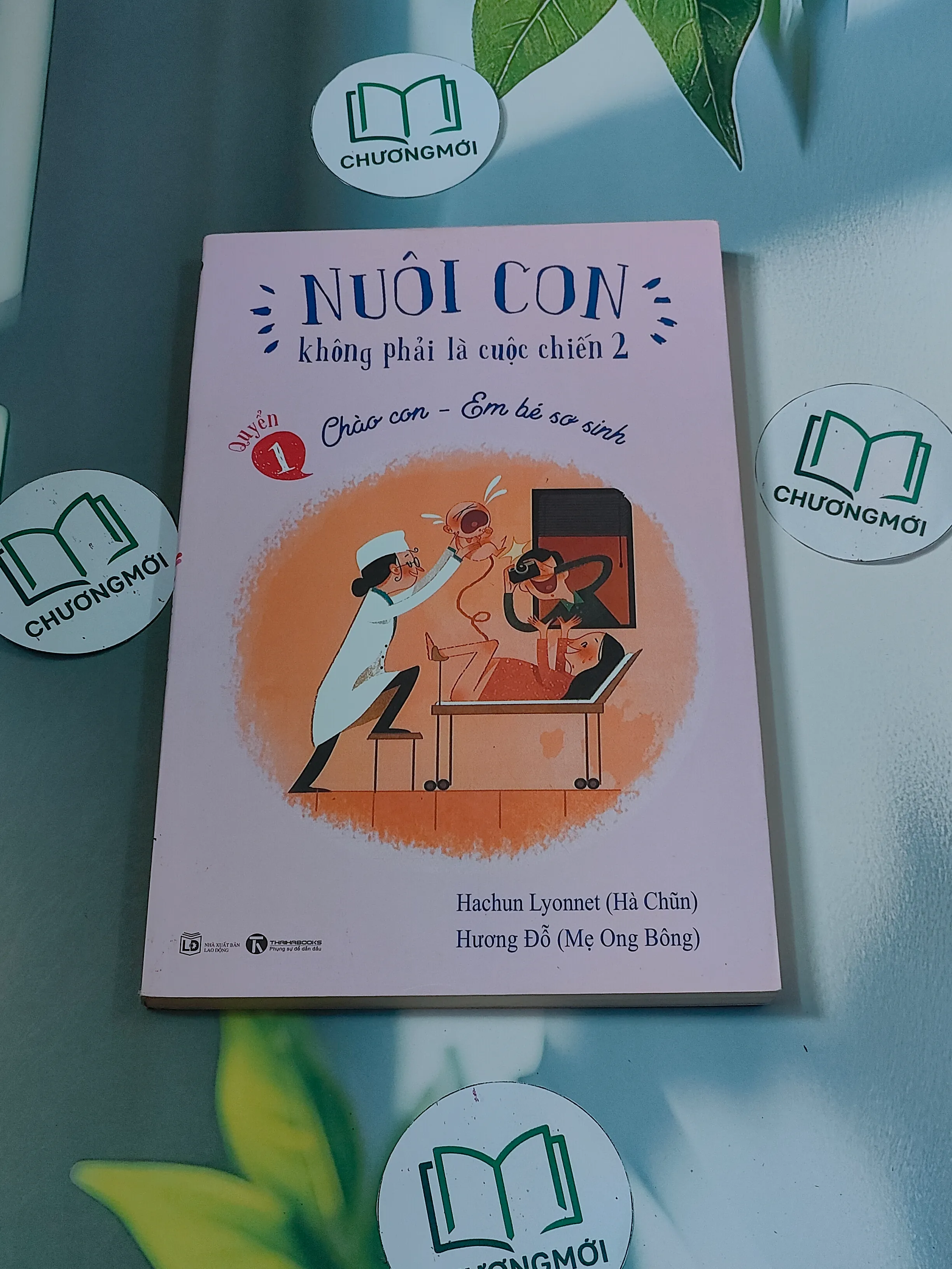 Nuôi con không phải là cuộc chiến 2 (Quyển 1): Chào con, em bé sơ sinh - Hachun Lyonnet