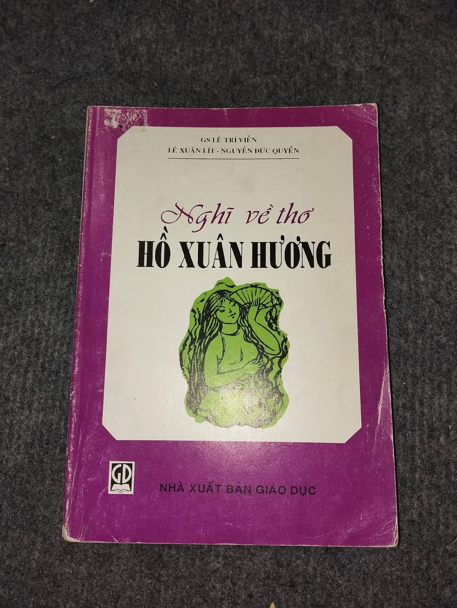 NGHĨ VỀ THƠ HỒ XUÂN HƯƠNG