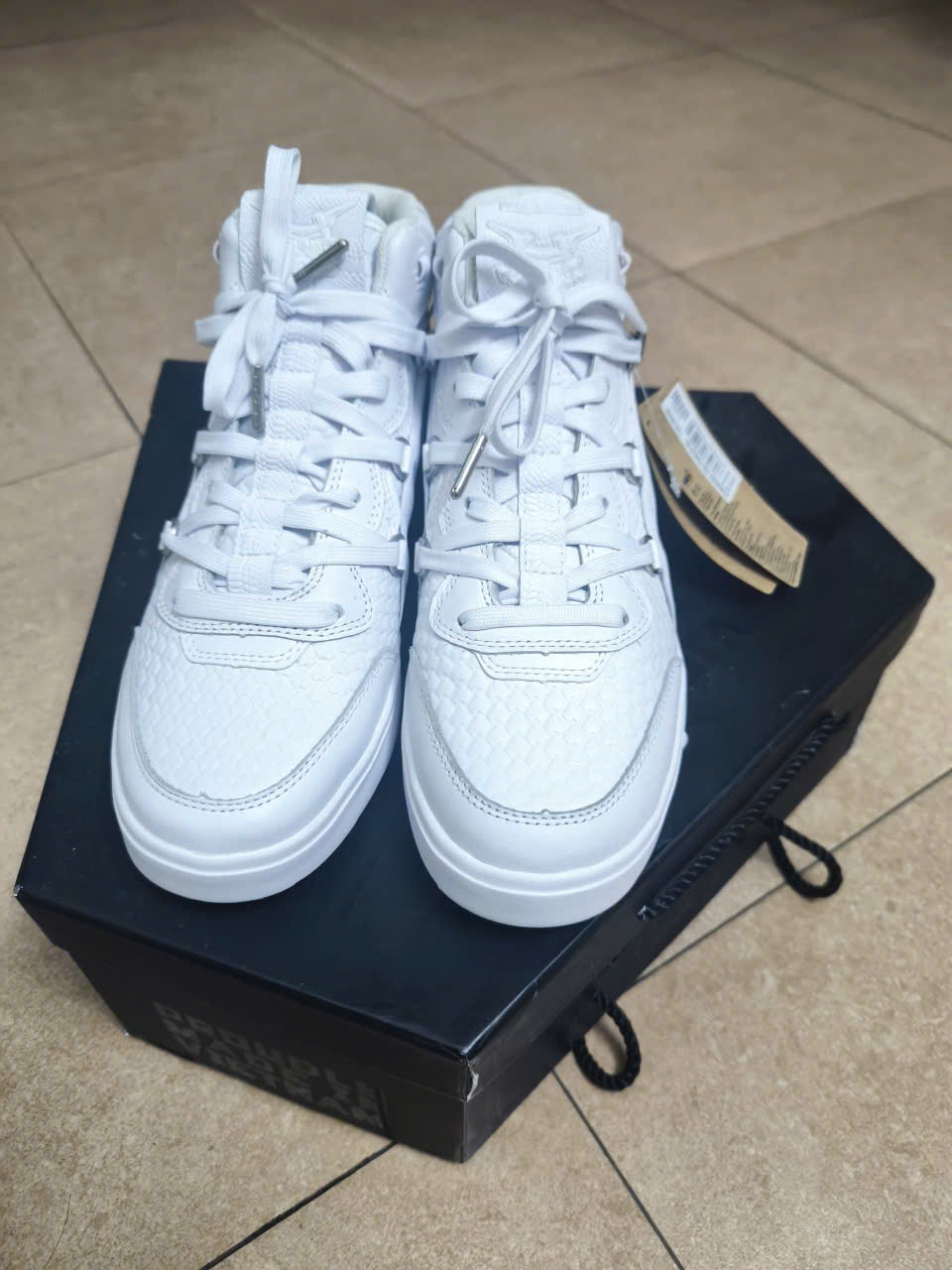 Giày Biti's Hunter Street size 40 mới 100% nguyên tem 543335