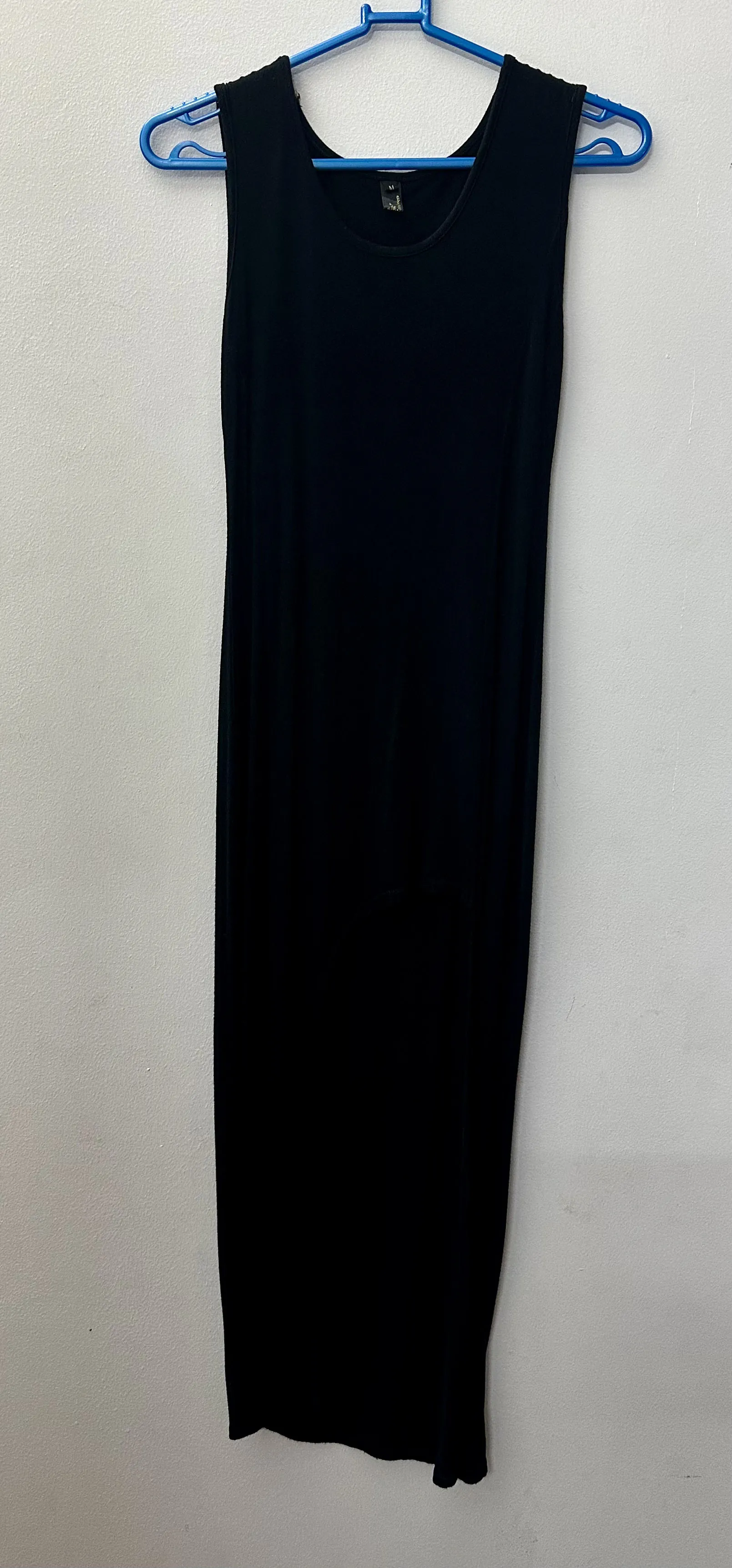 Đầm dài đen, khoét trước đùi (dưới 45 kgs)