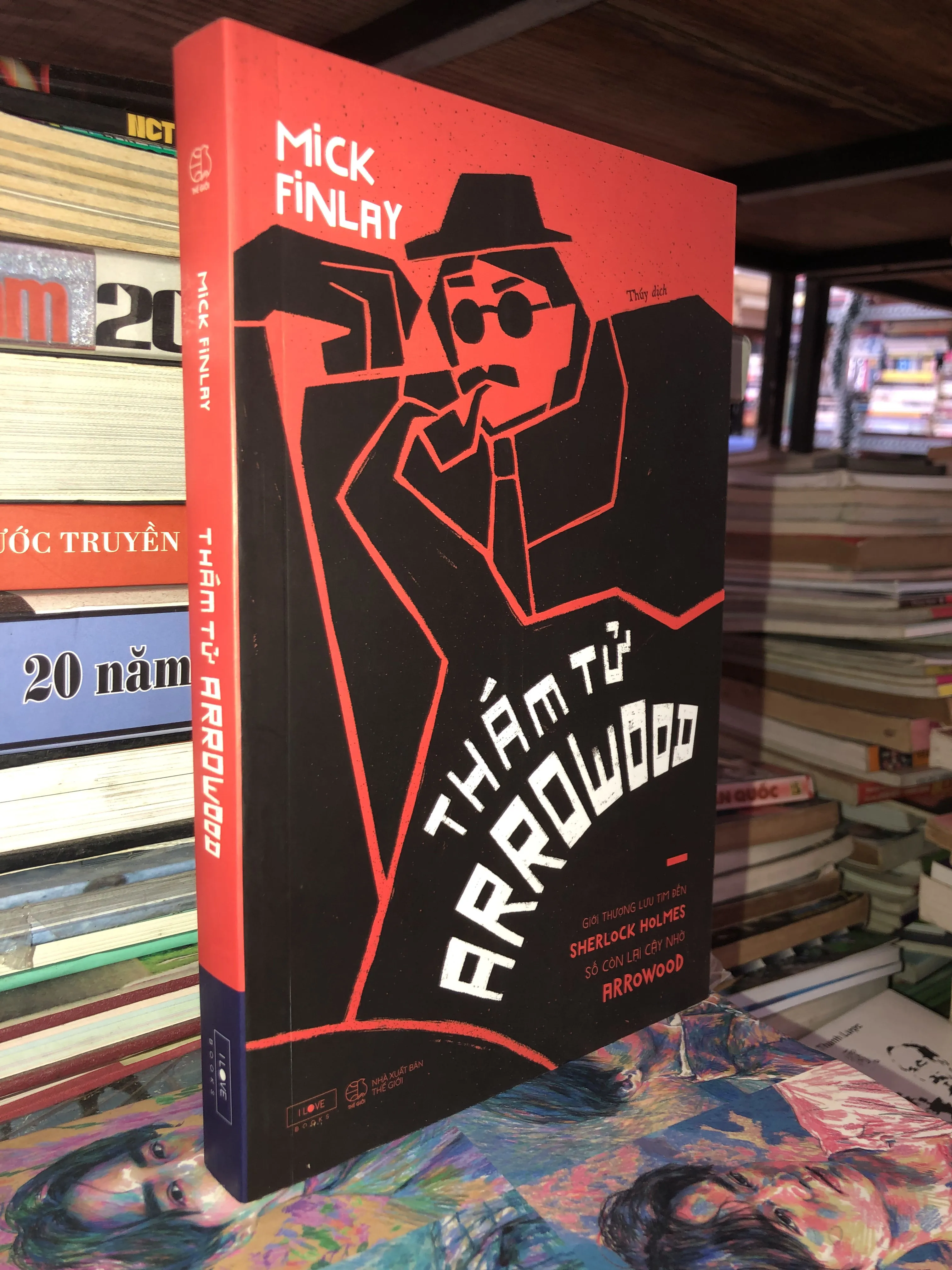 Thám tử Arrowood - Mick Finlay